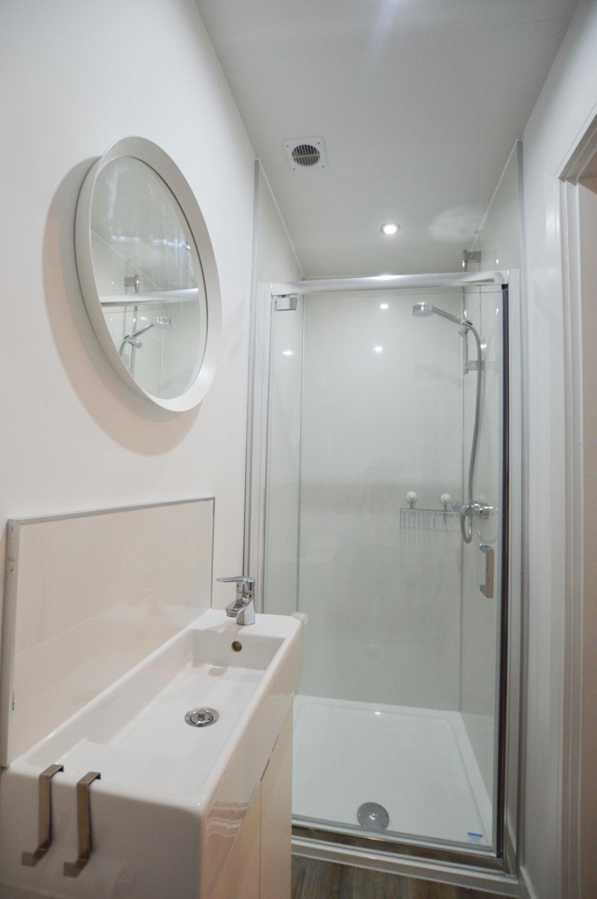 Deluxe King Room - Photo 5