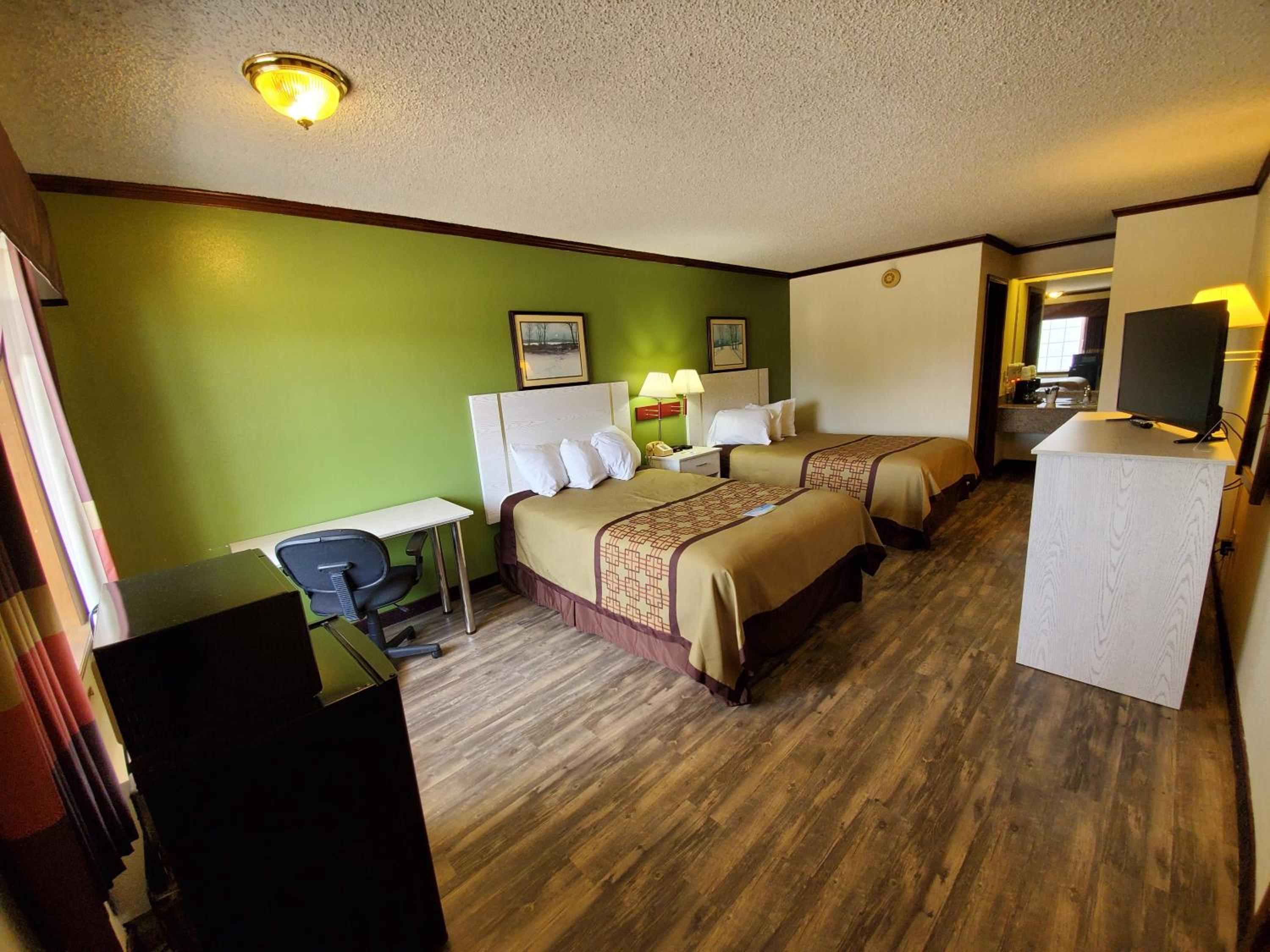 Double Room with Two Double Beds - Smoking photo 1