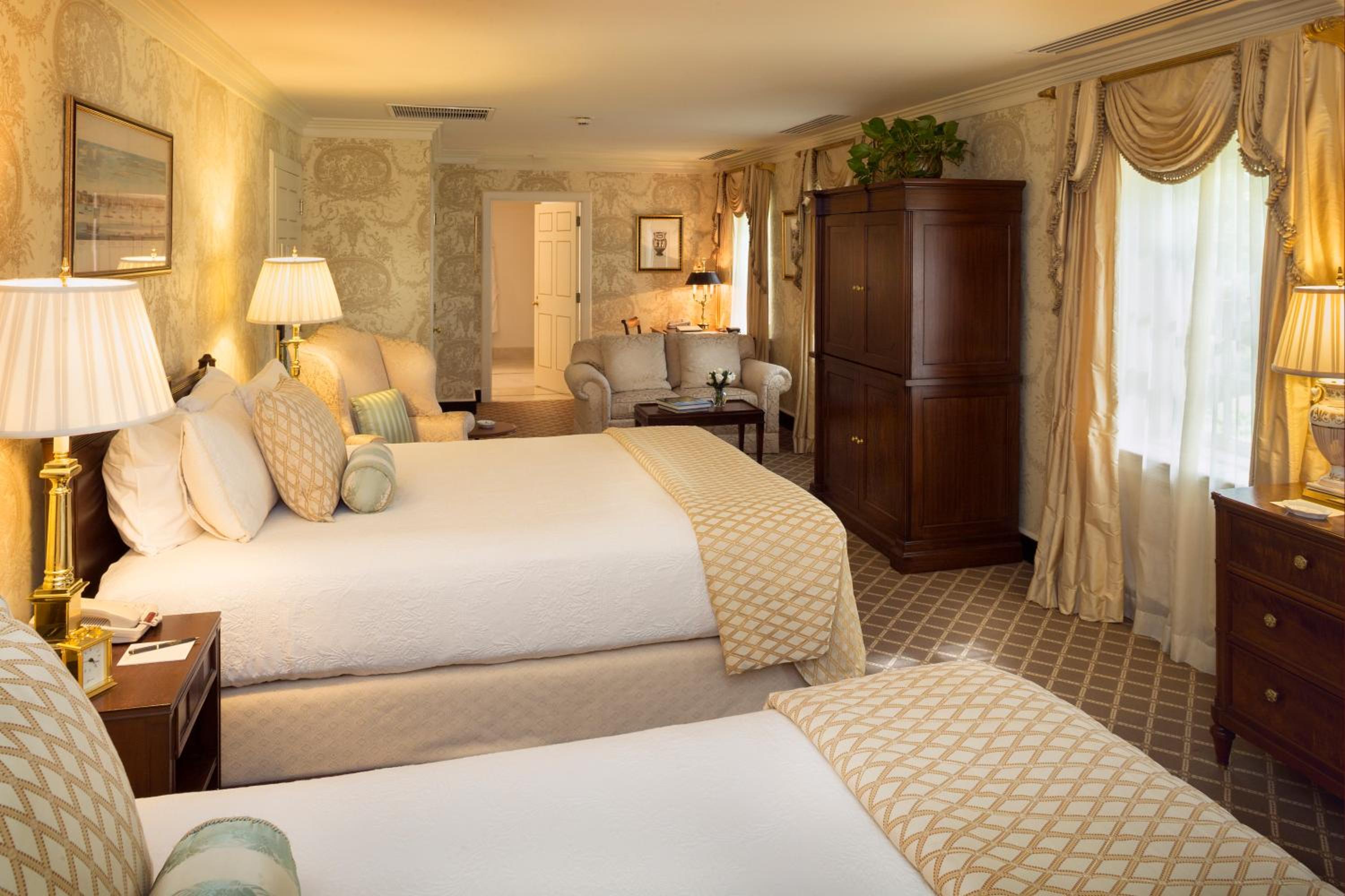 Deluxe Queen Room