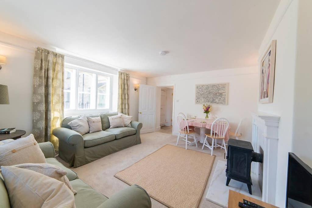Three-Bedroom House photo 2
