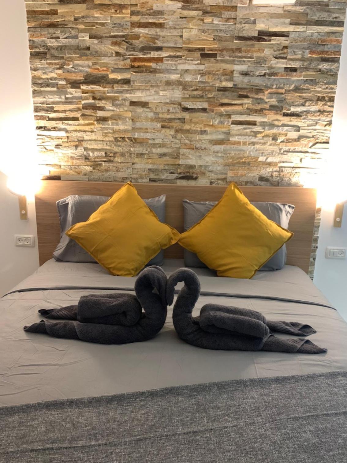 Deluxe Triple Room with Sea View - Photo 29