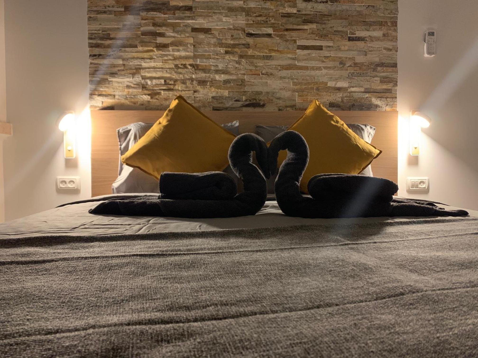 Deluxe Triple Room with Sea View - Photo 32