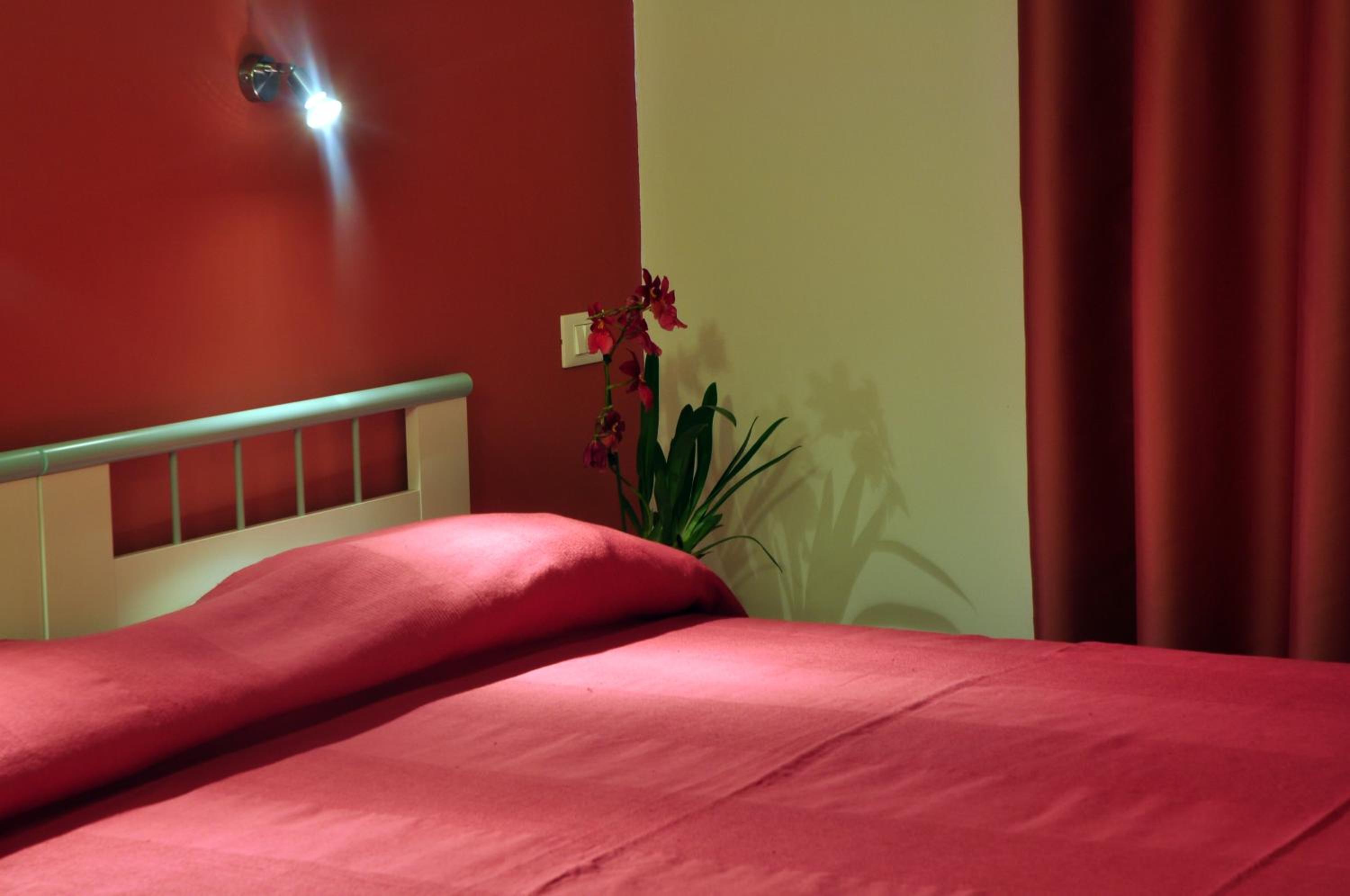Double Room with Balcony - Photo 22