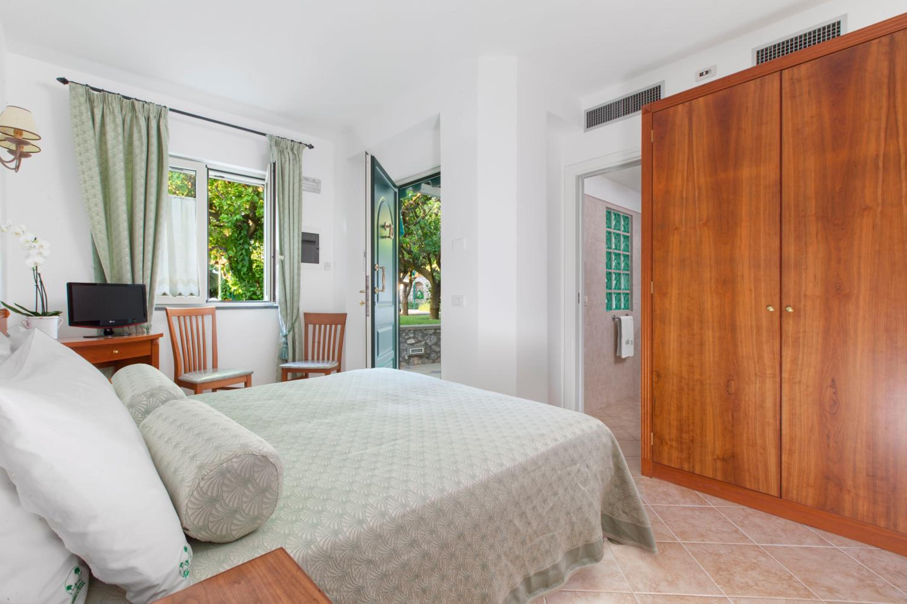 Standard Double Room - Photo 1