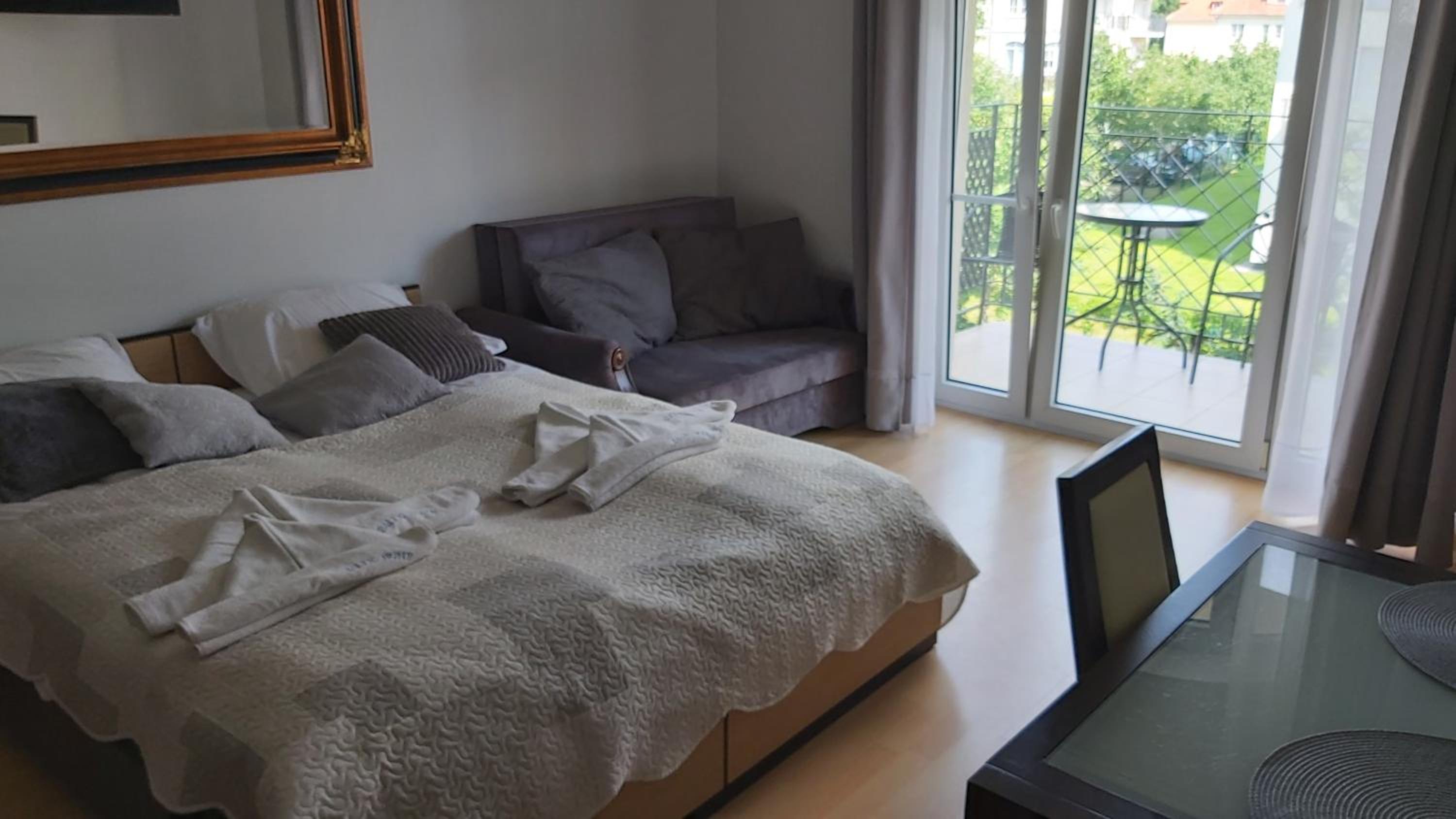 Studio Apartment - Photo 1