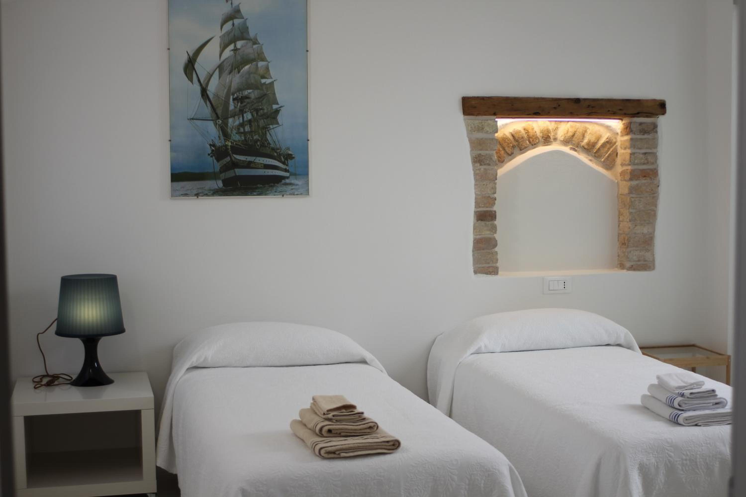 Budget Double Room - Photo 1