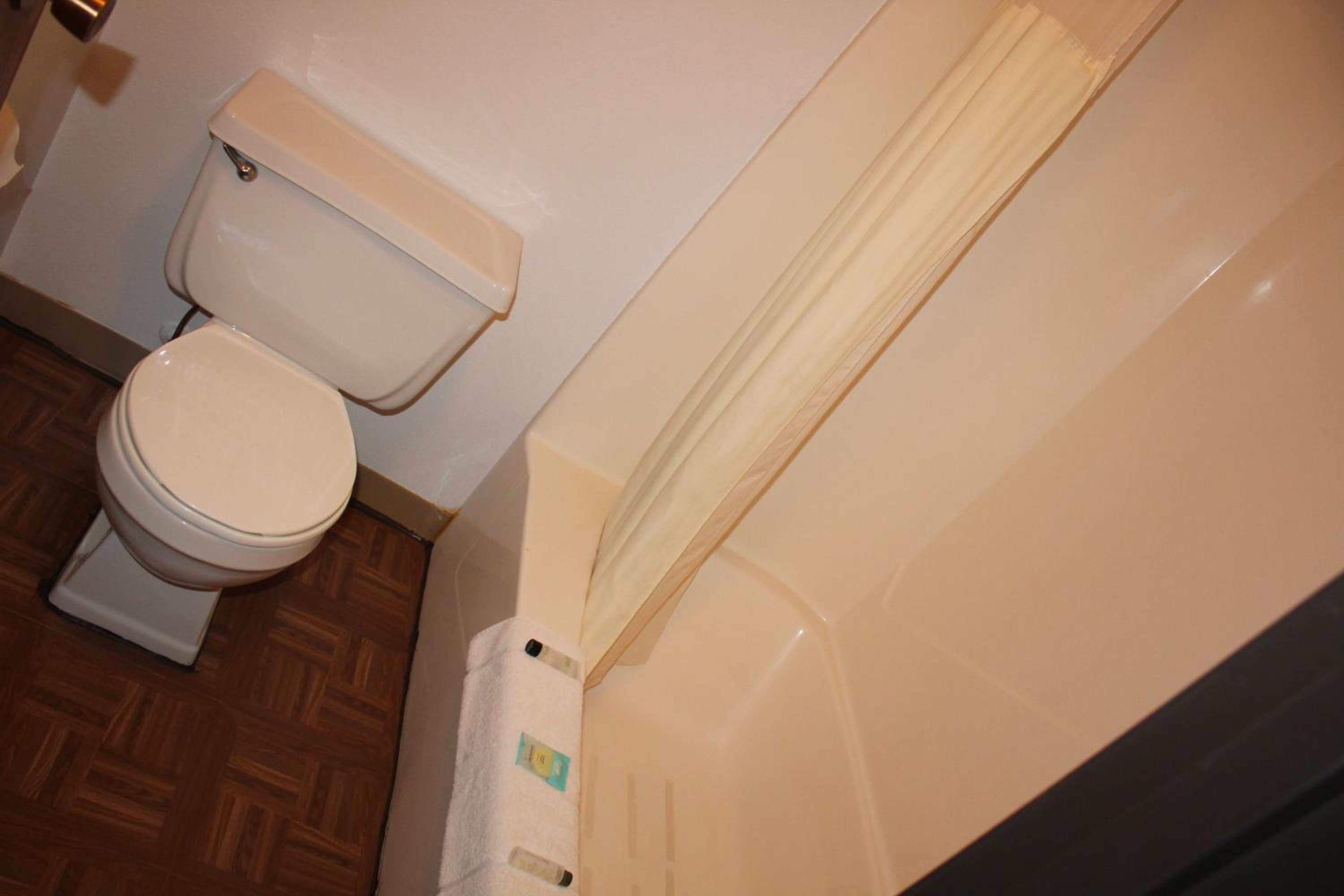 Queen Room - Accessible/Non-Smoking photo 3