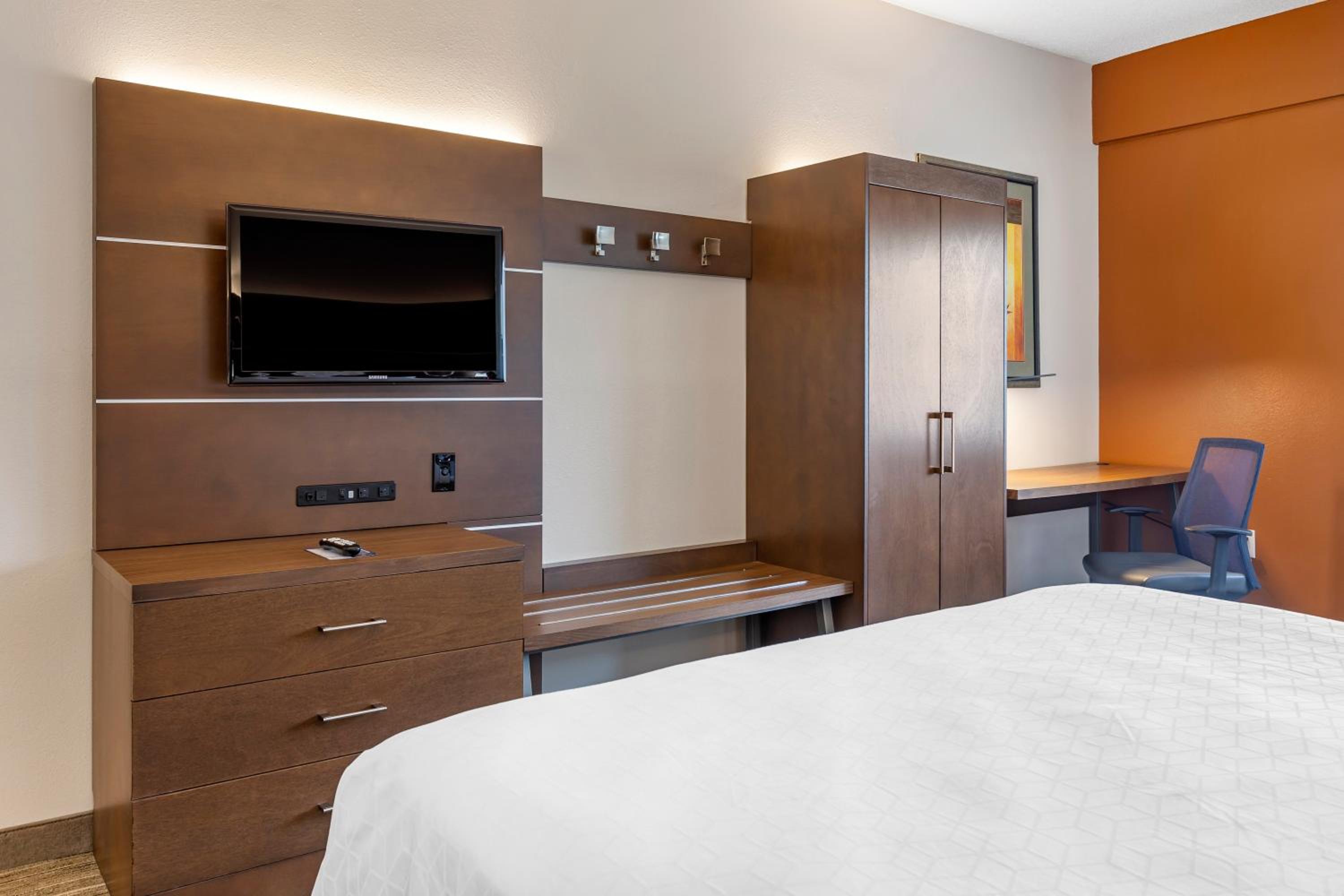 Standard King Room - Photo 3
