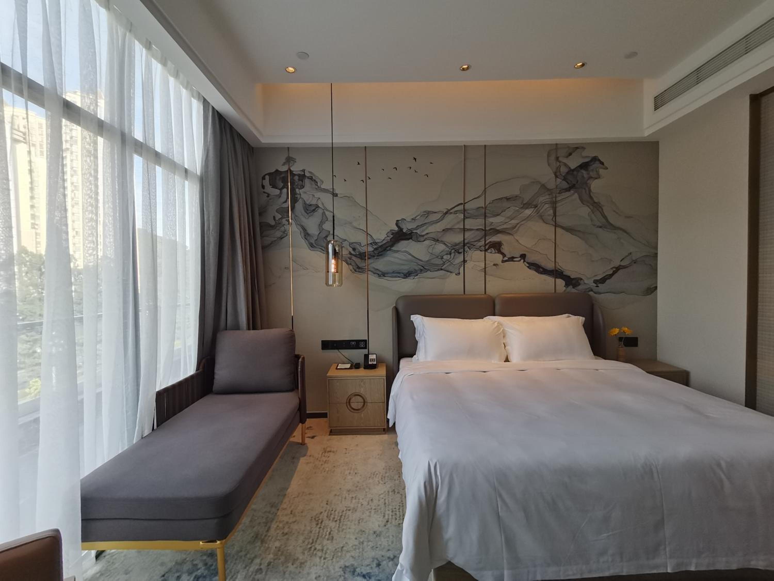 Queen Room with Balcony photo 3