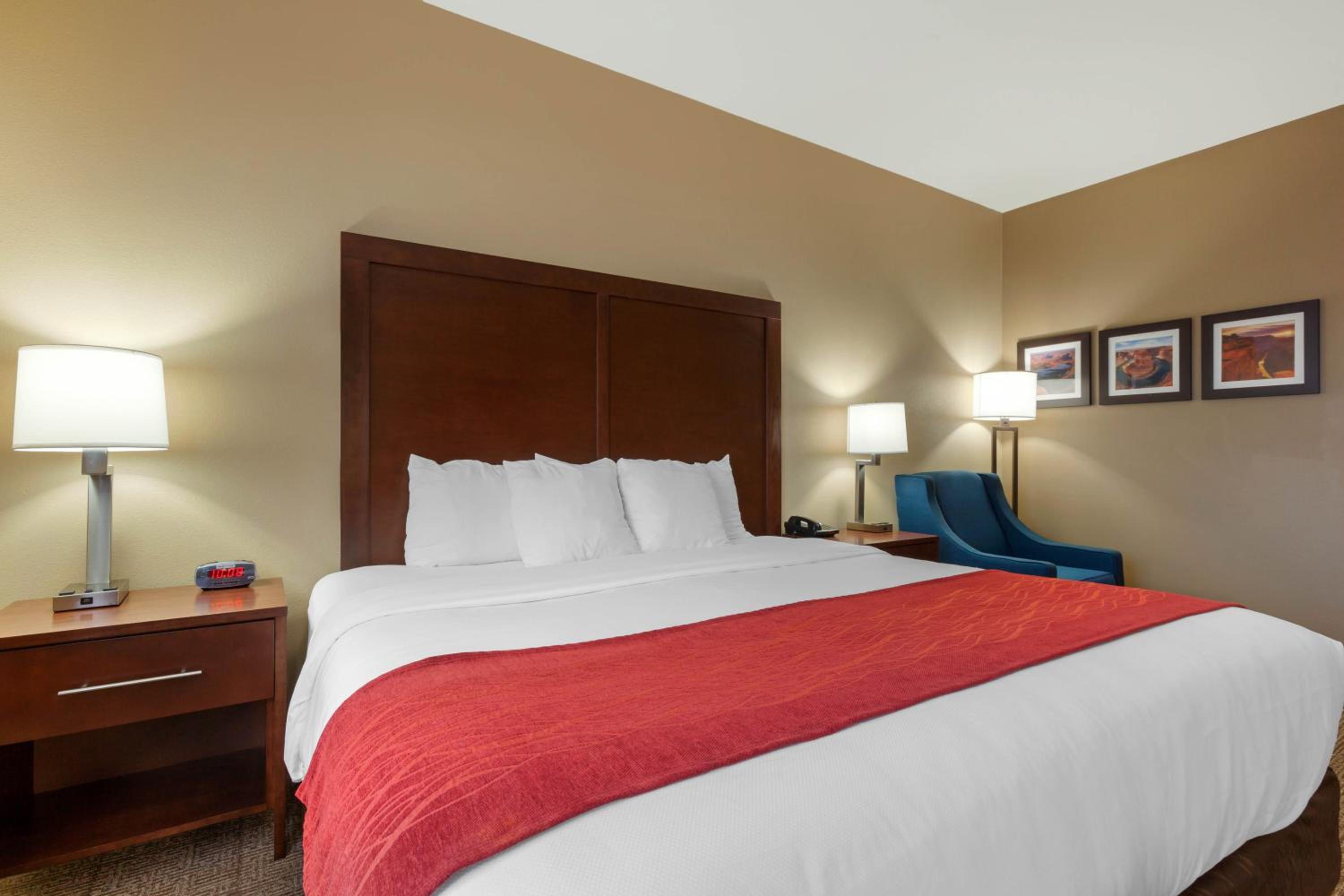 King Room - Accessible/Non-Smoking - Photo 3