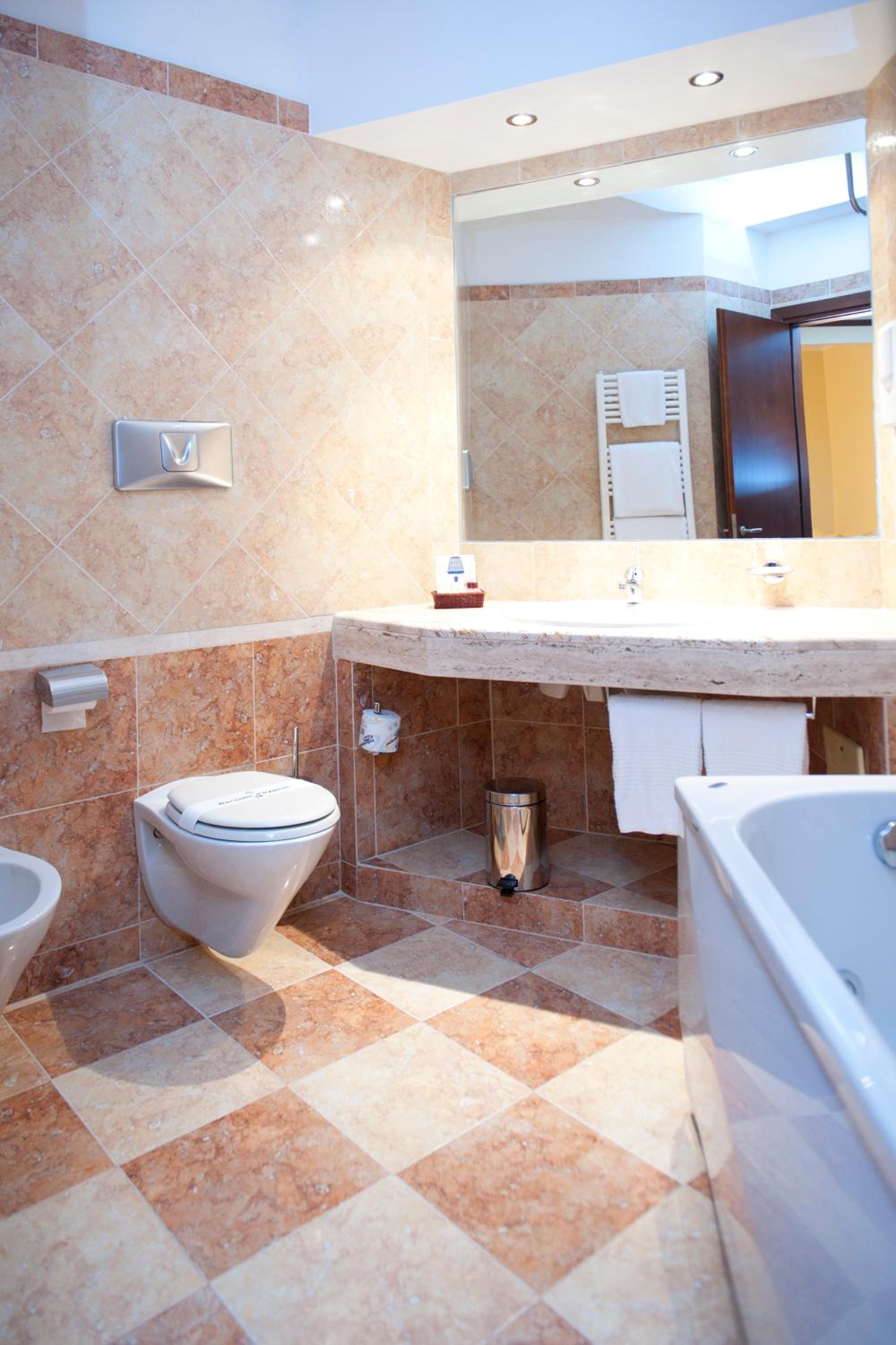 Double or Twin Room - Photo 3