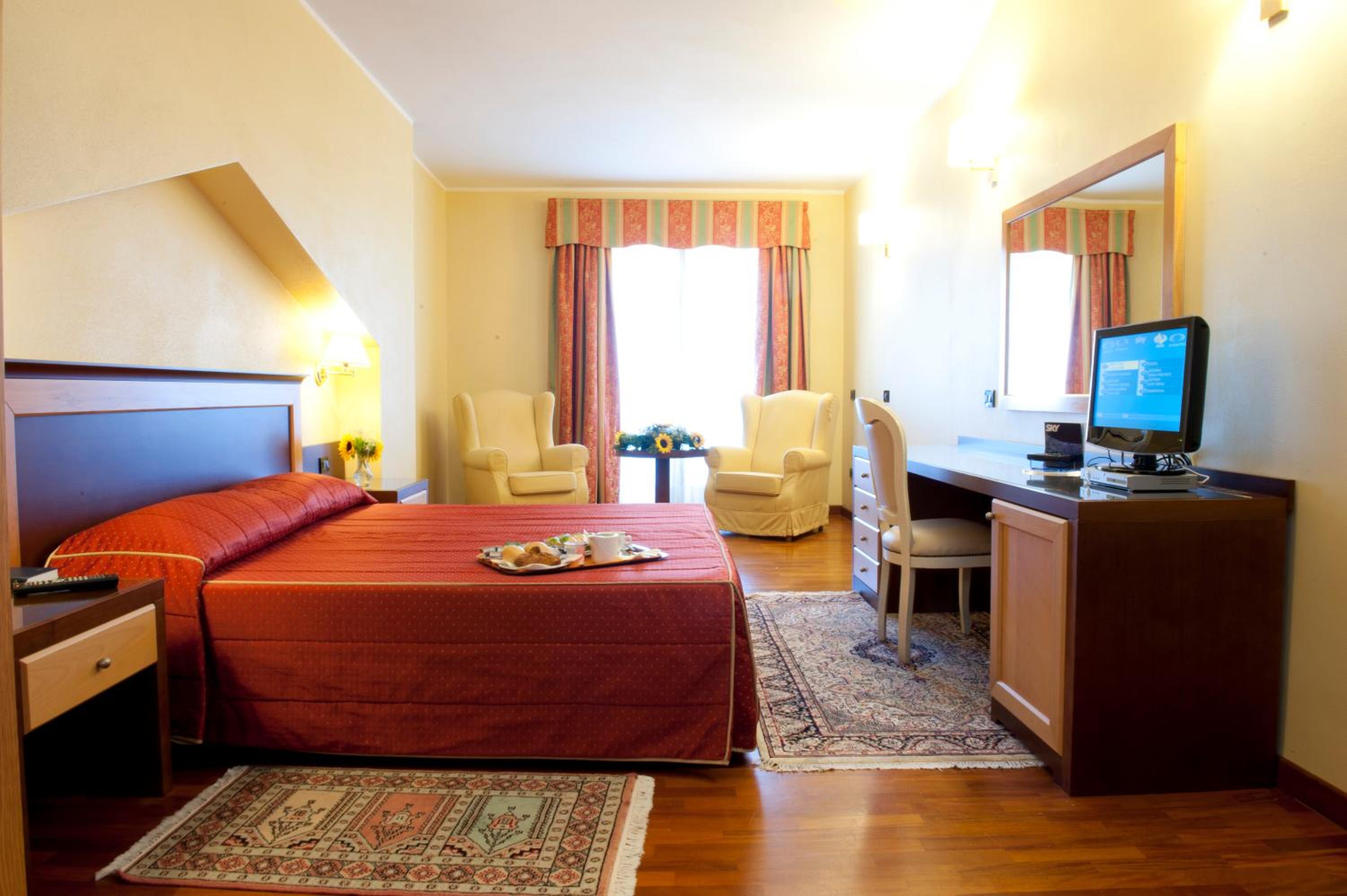Double or Twin Room - Photo 4