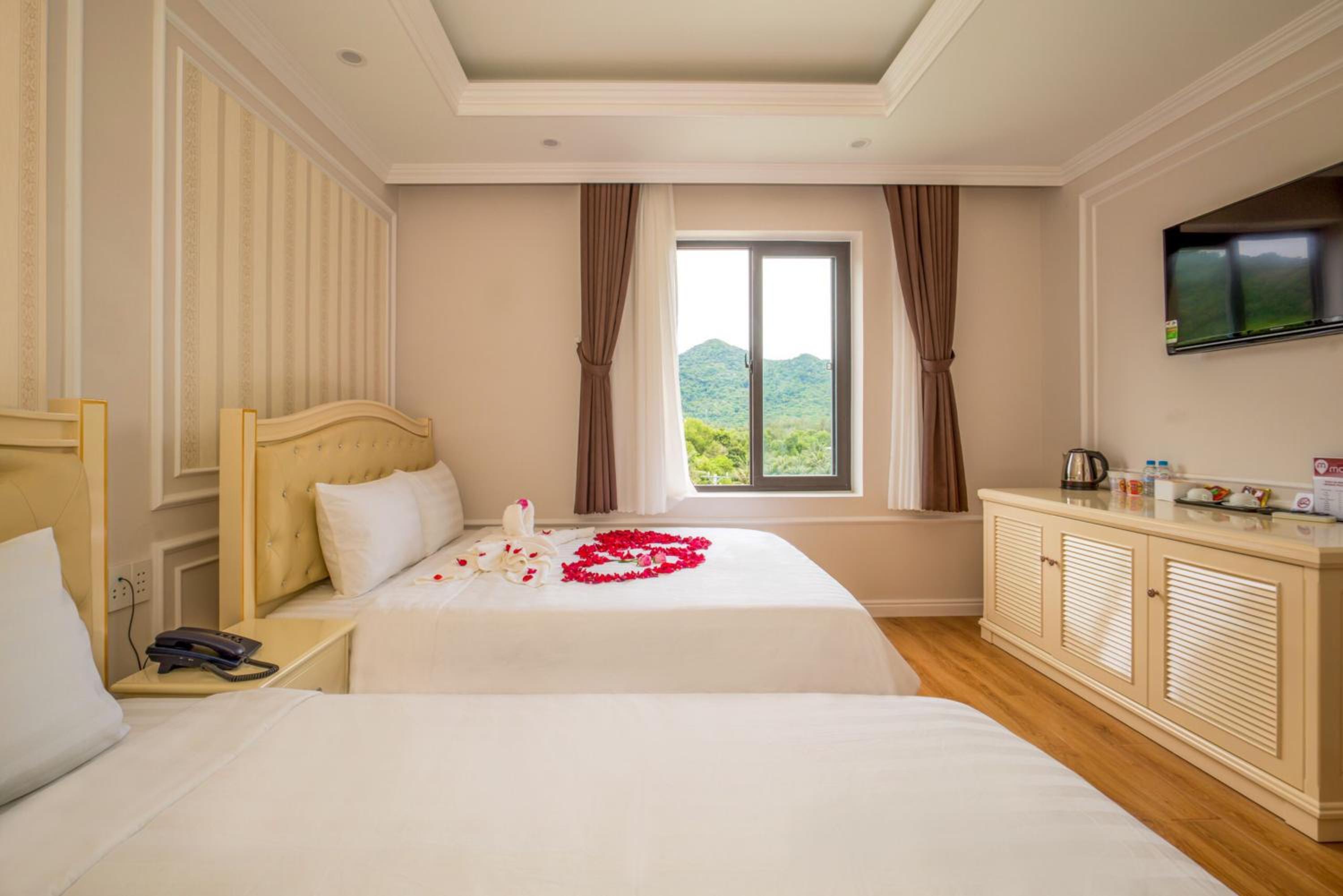 Superior Quadruple Room - Photo 1