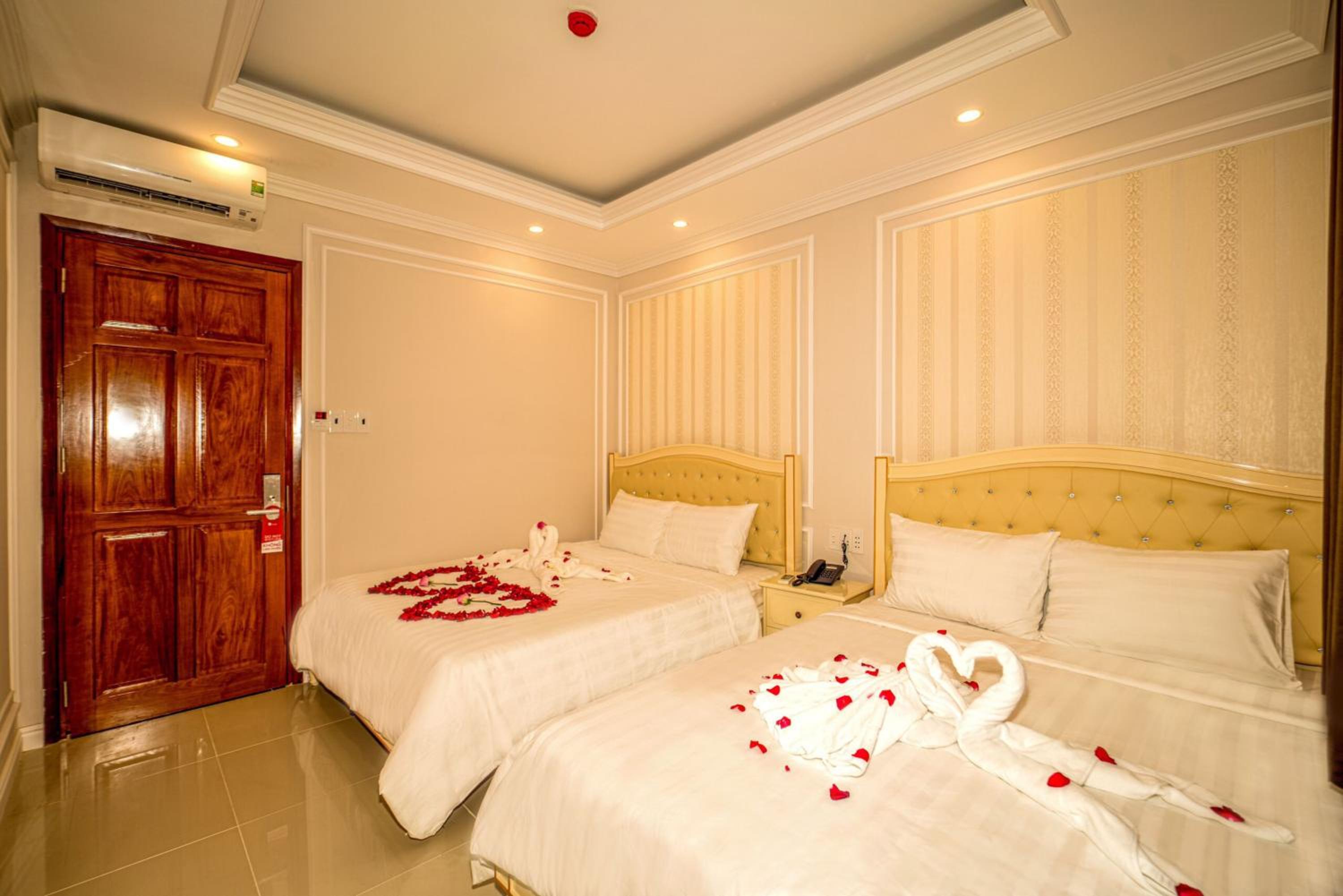 Superior Quadruple Room - Photo 2