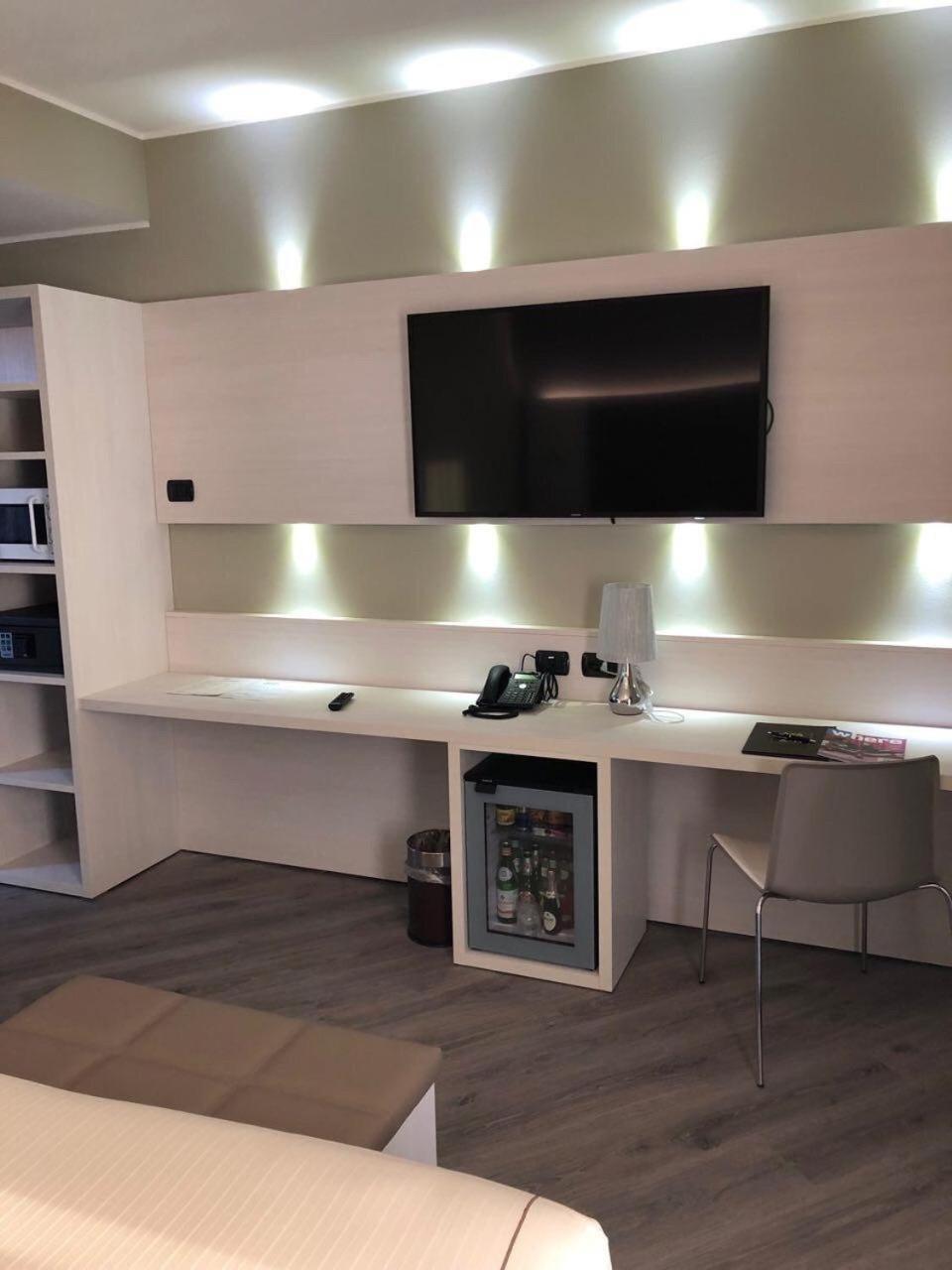 Double or Twin Room thumbnail 6