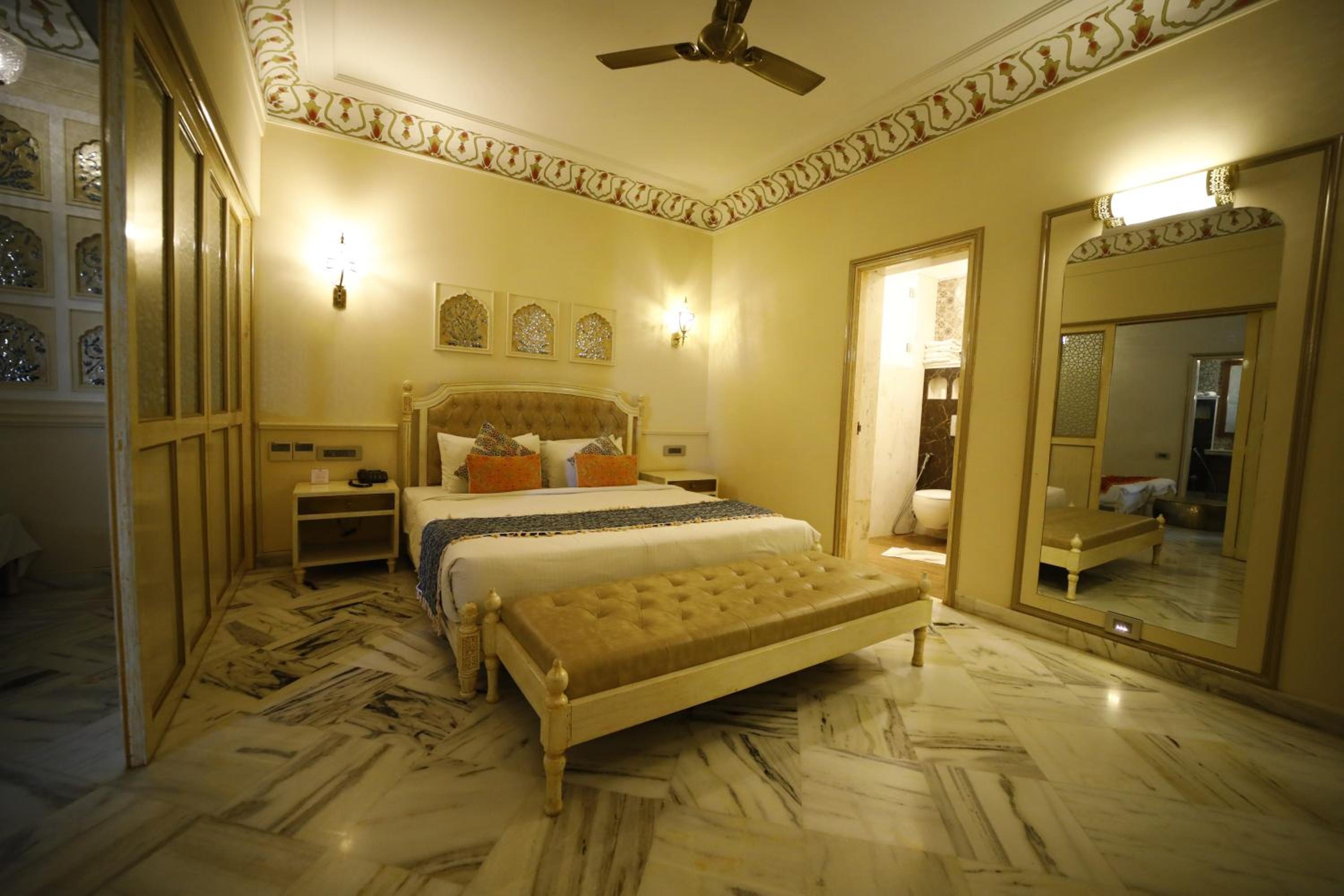 Family Suite:  Enjoy Happy Hours with 2+1 offer, 20% off on F&B services,20% Off on Laundry service ,Free Pick up on Arrival only from Train or Bus station (8am-8pm) - Photo 7