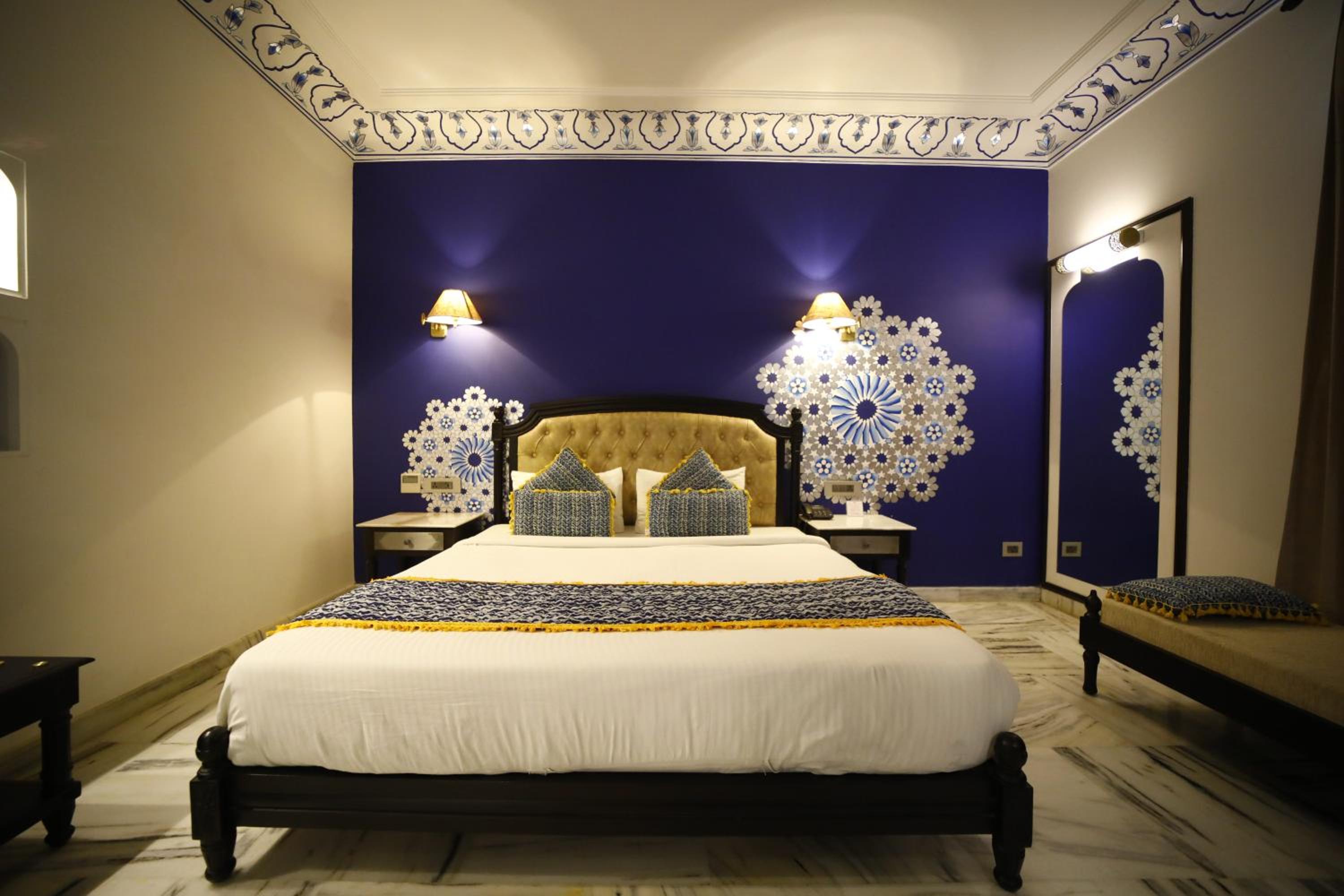Royal Room King Size Bed: Enjoy Happy Hours with 2+1 offer, 20% off on F&B services,20% Off on Laundry service ,Free Pick up on Arrival only from Train or Bus station (8am-8pm) - Photo 24