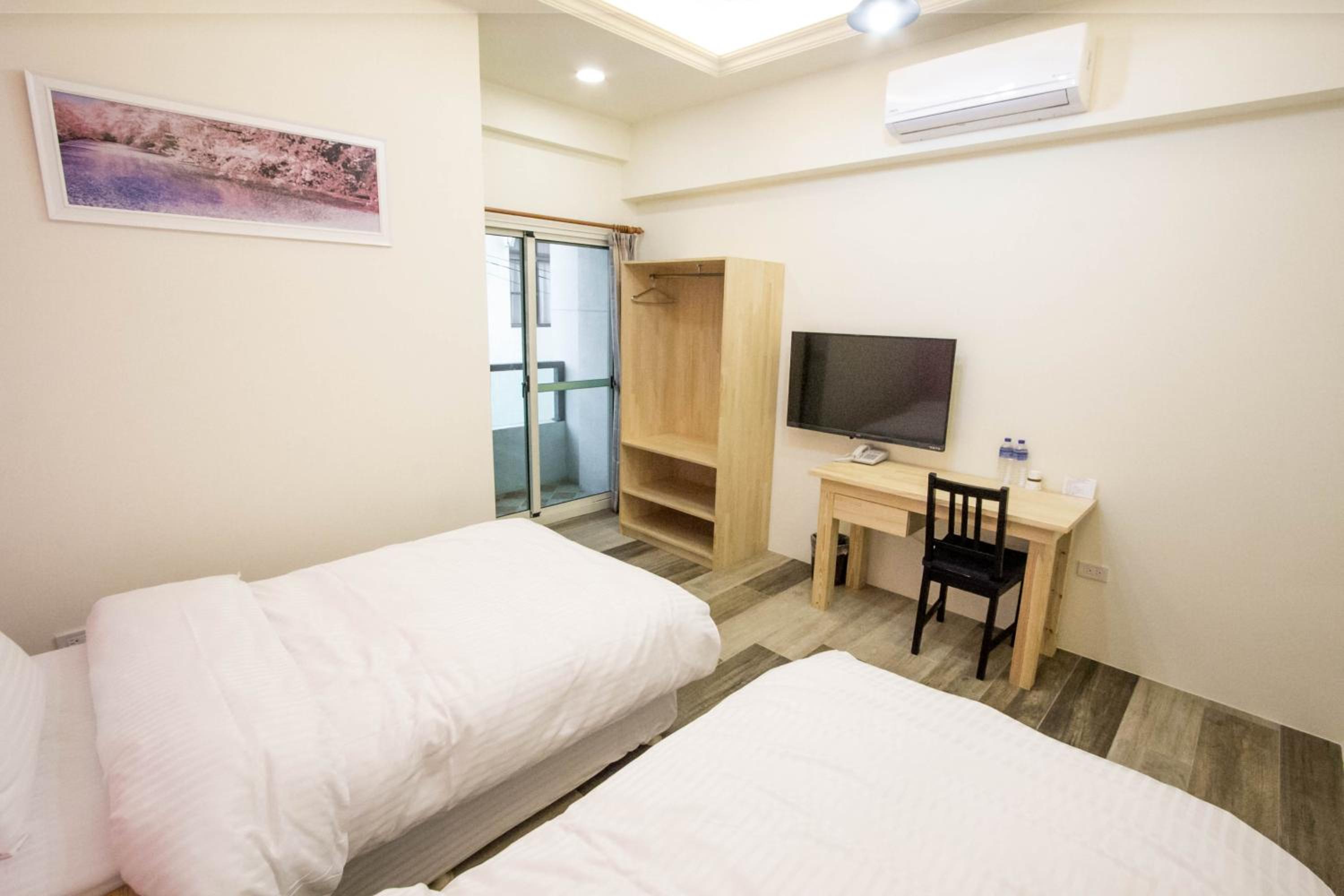 Double or Twin Room with Balcony photo 2