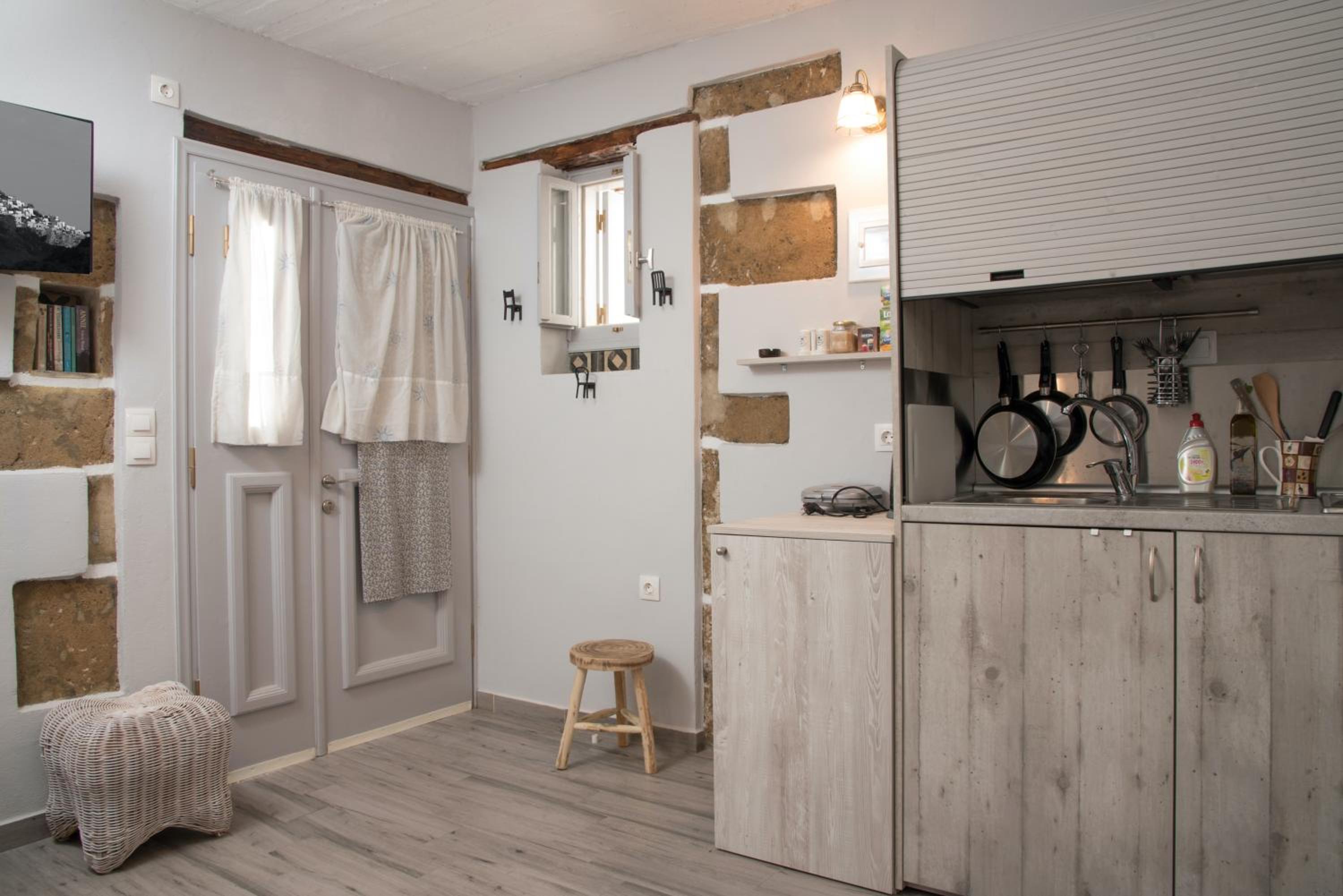 Studio - Photo 30