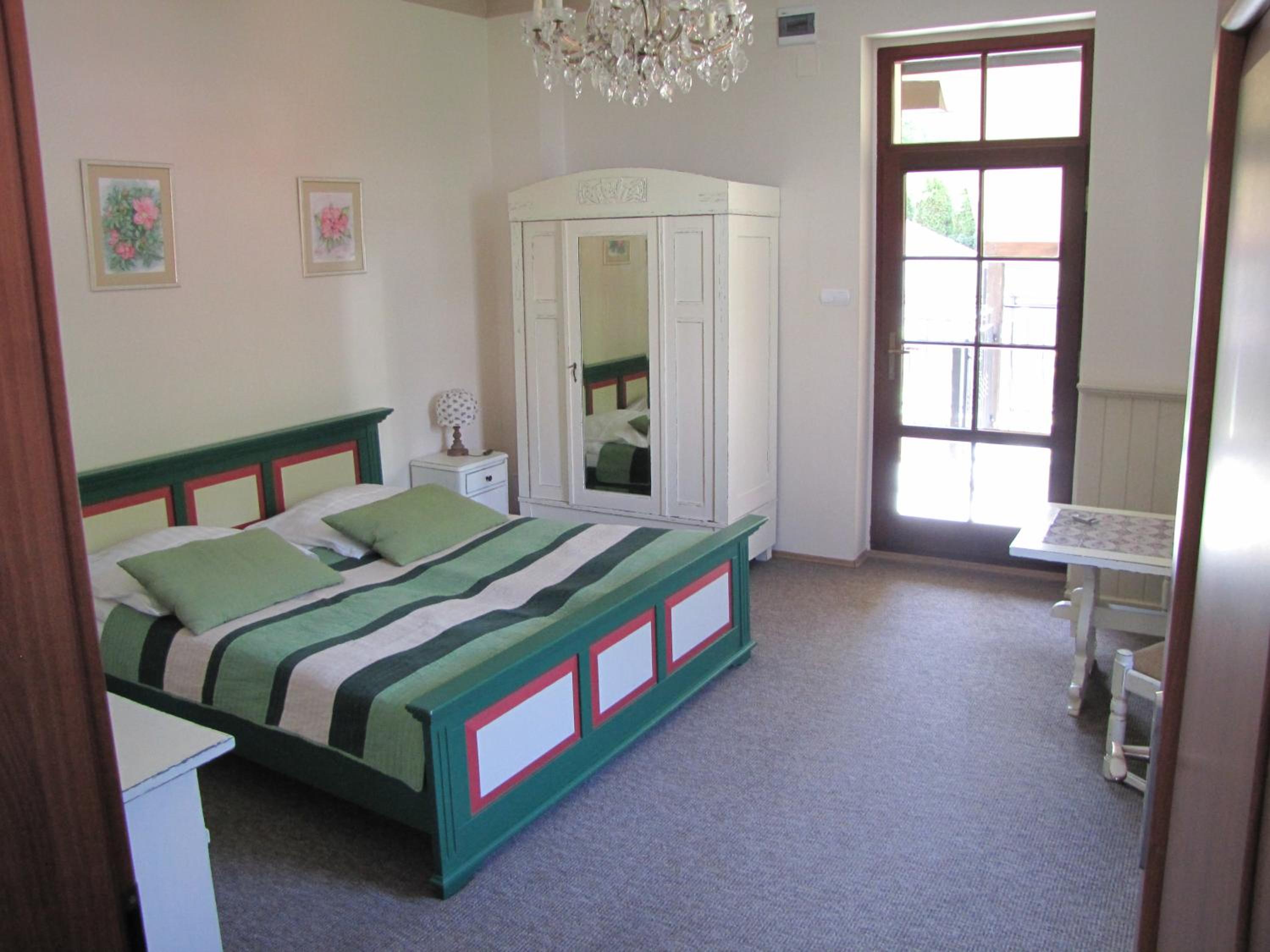 Deluxe Queen Studio