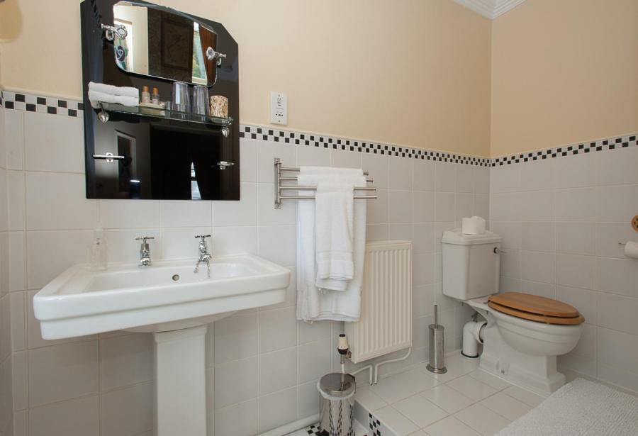 Luxury Double Room with Shower photo 2