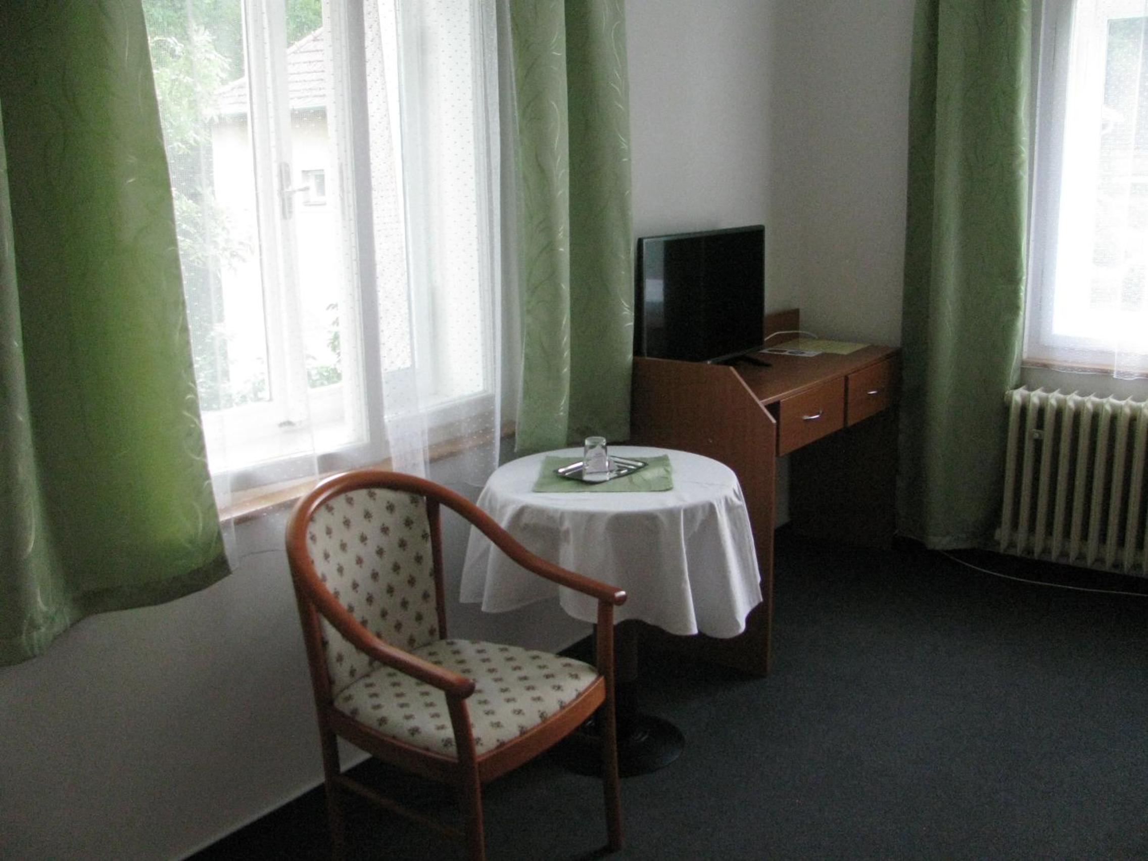 Economy Single Room with Shared Bathroom photo 2