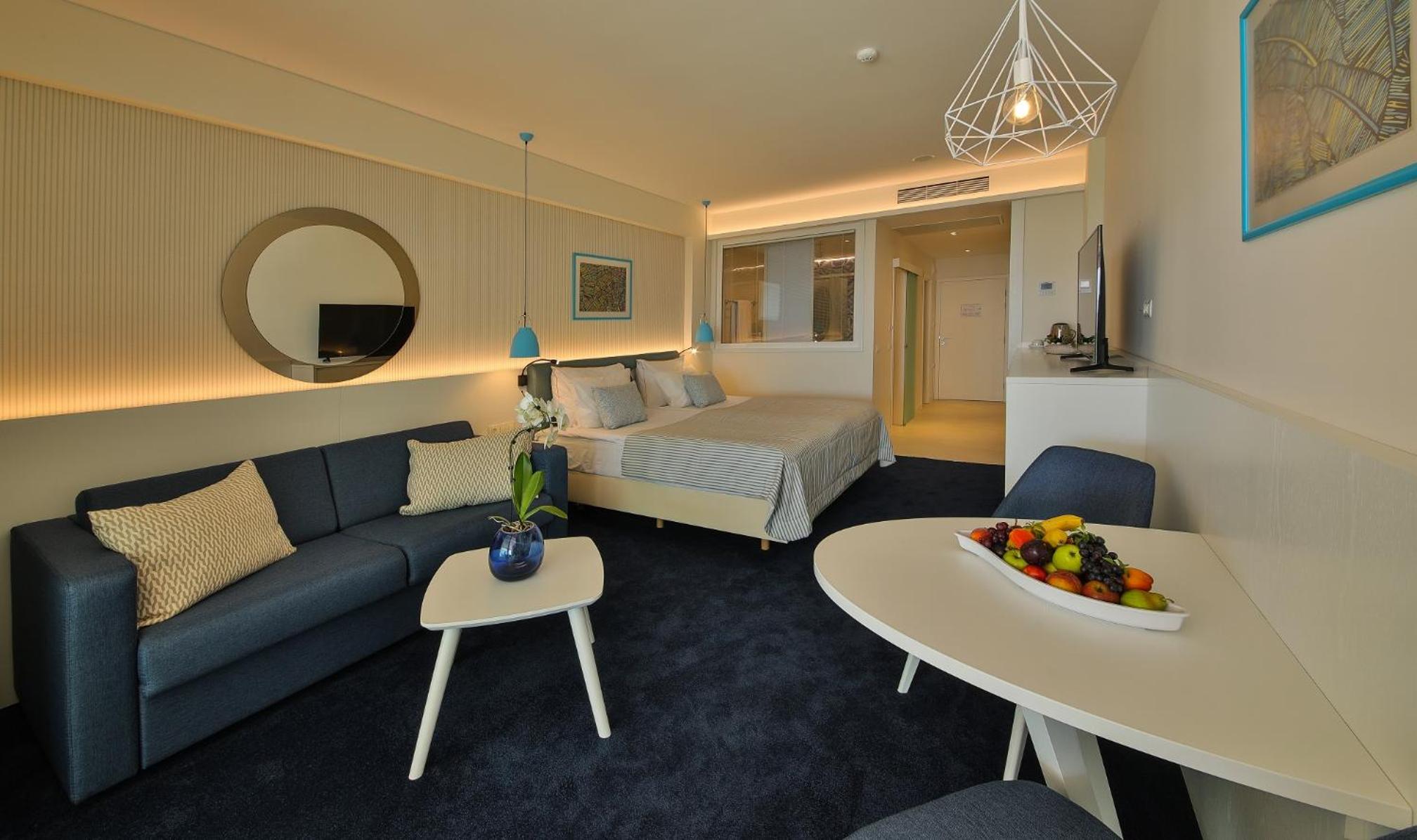 Deluxe Double Room - Photo 8