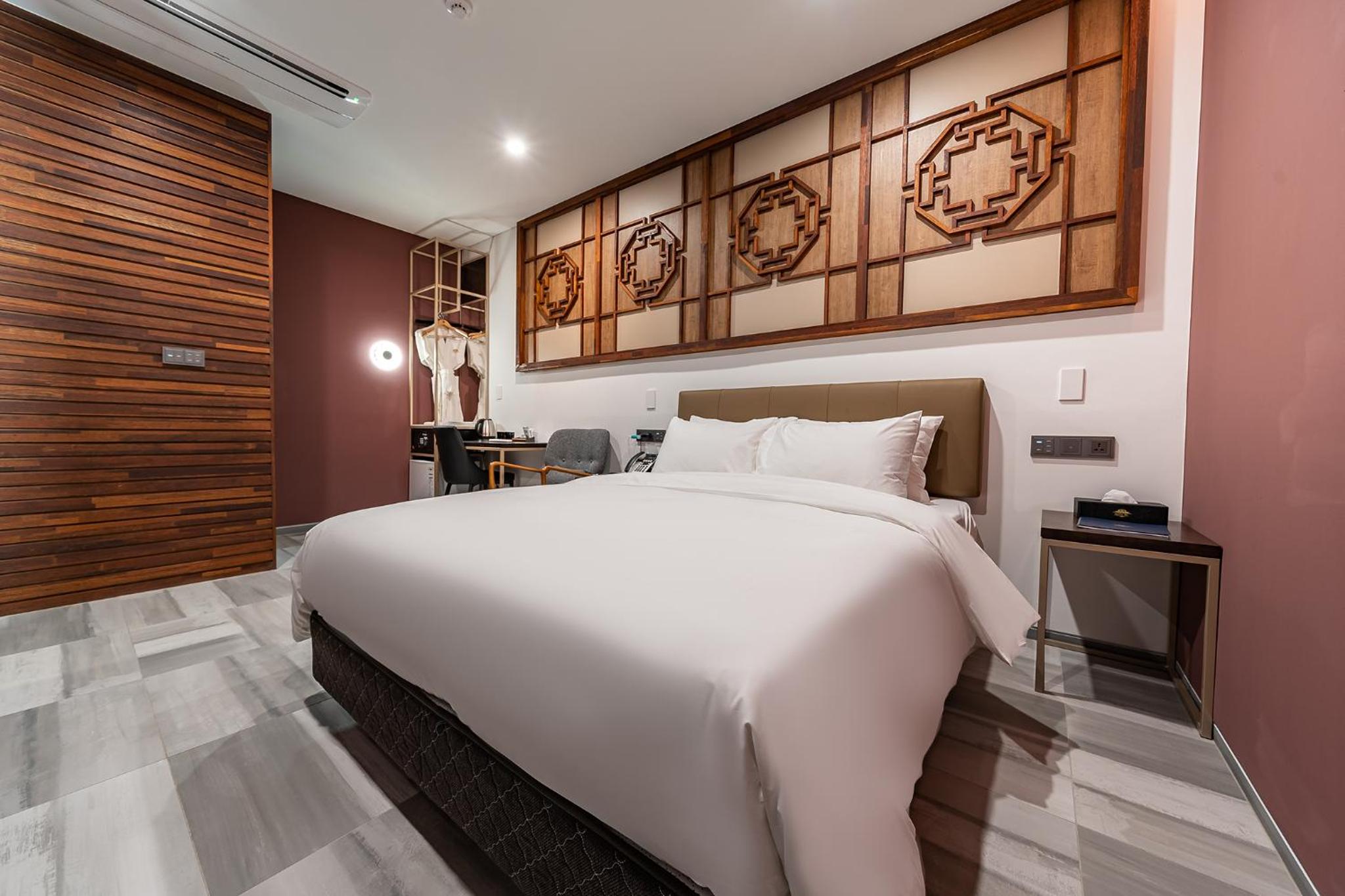 Double Room - Photo 5