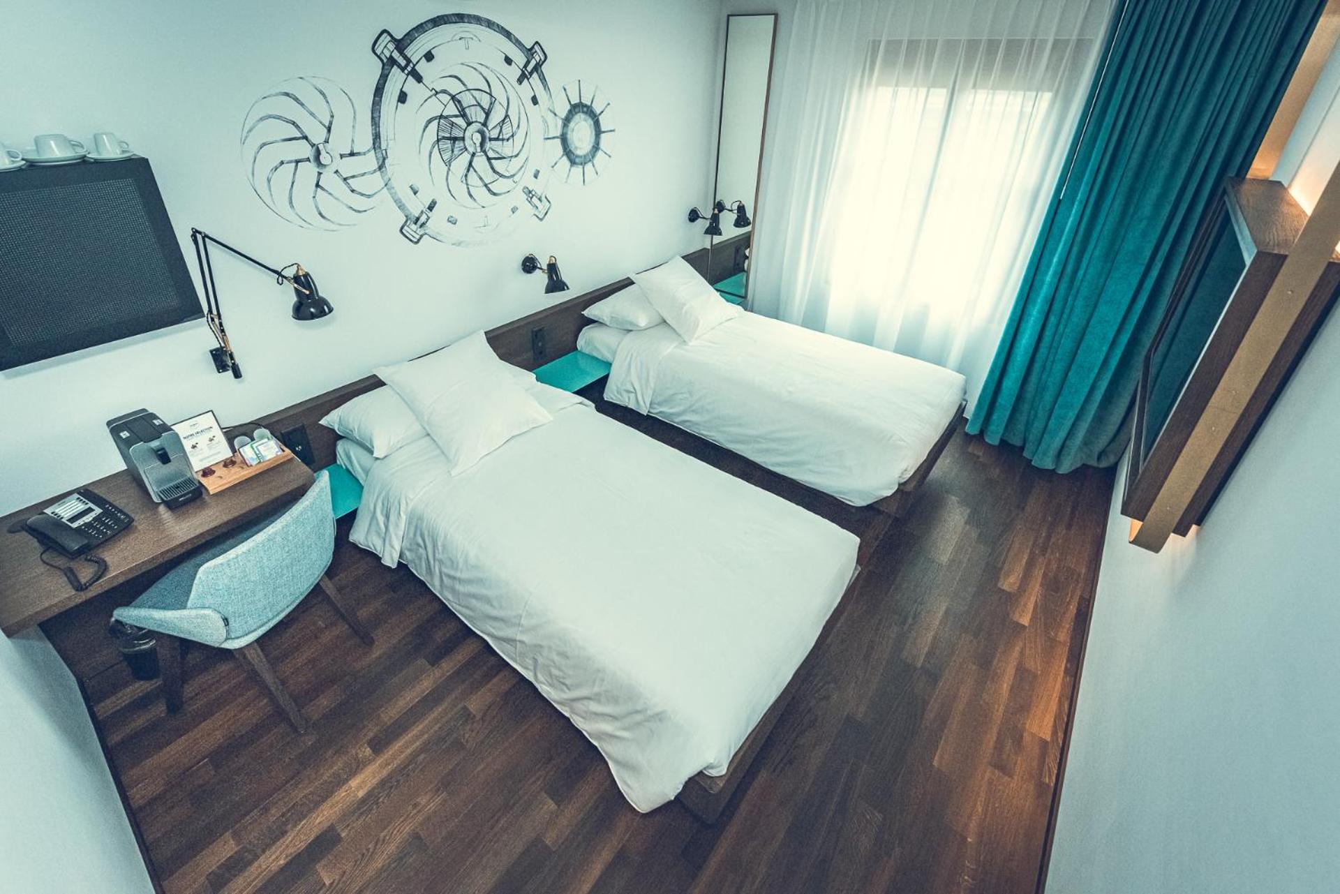 Deluxe Twin Room - Photo 8