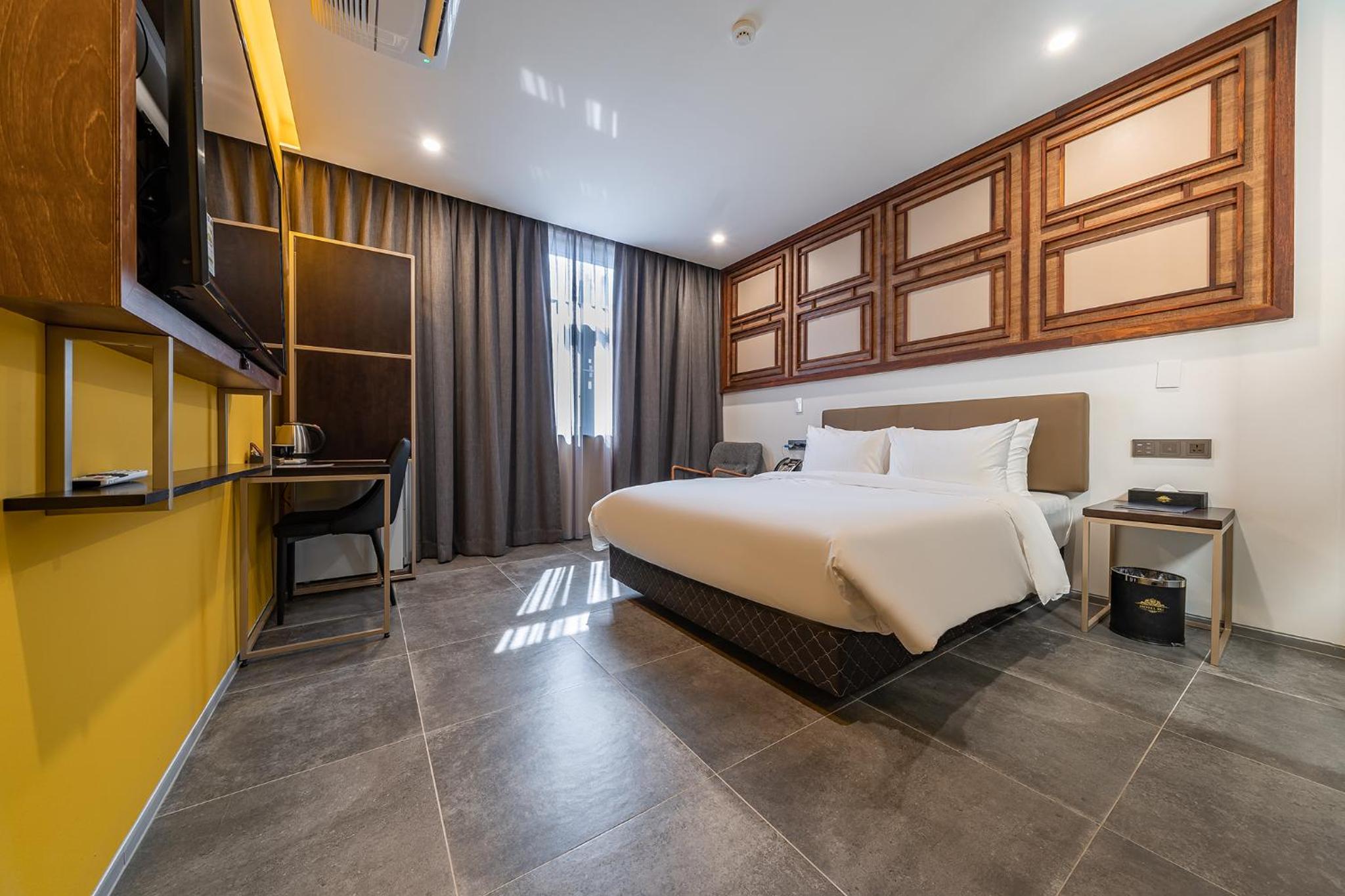 Large Double Room - Photo 6