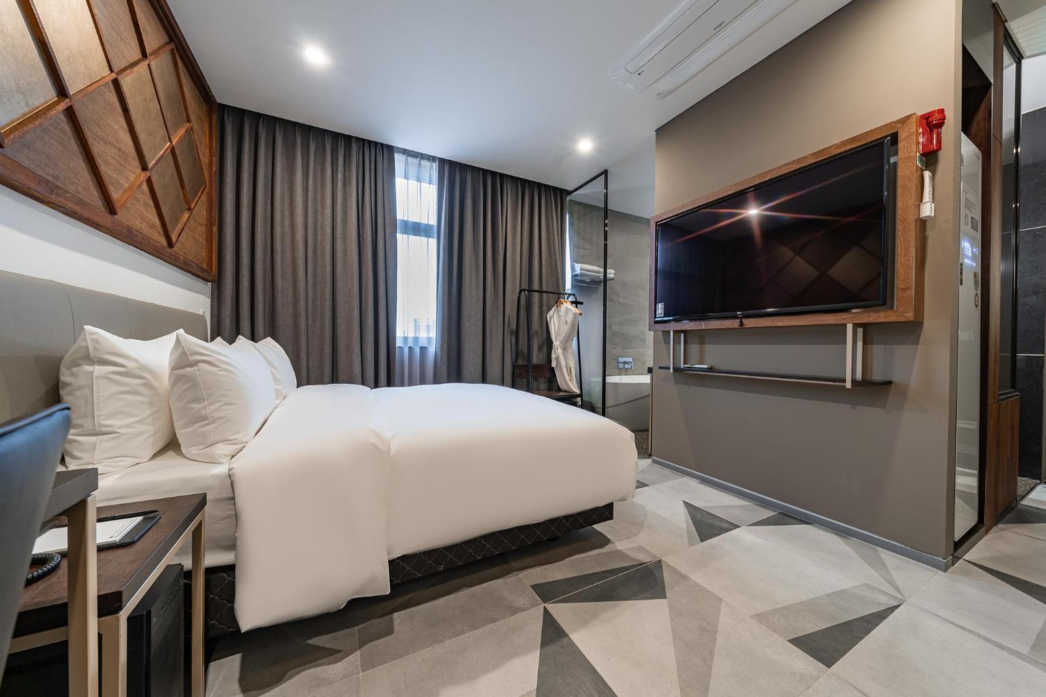 Large Double Room - Photo 9