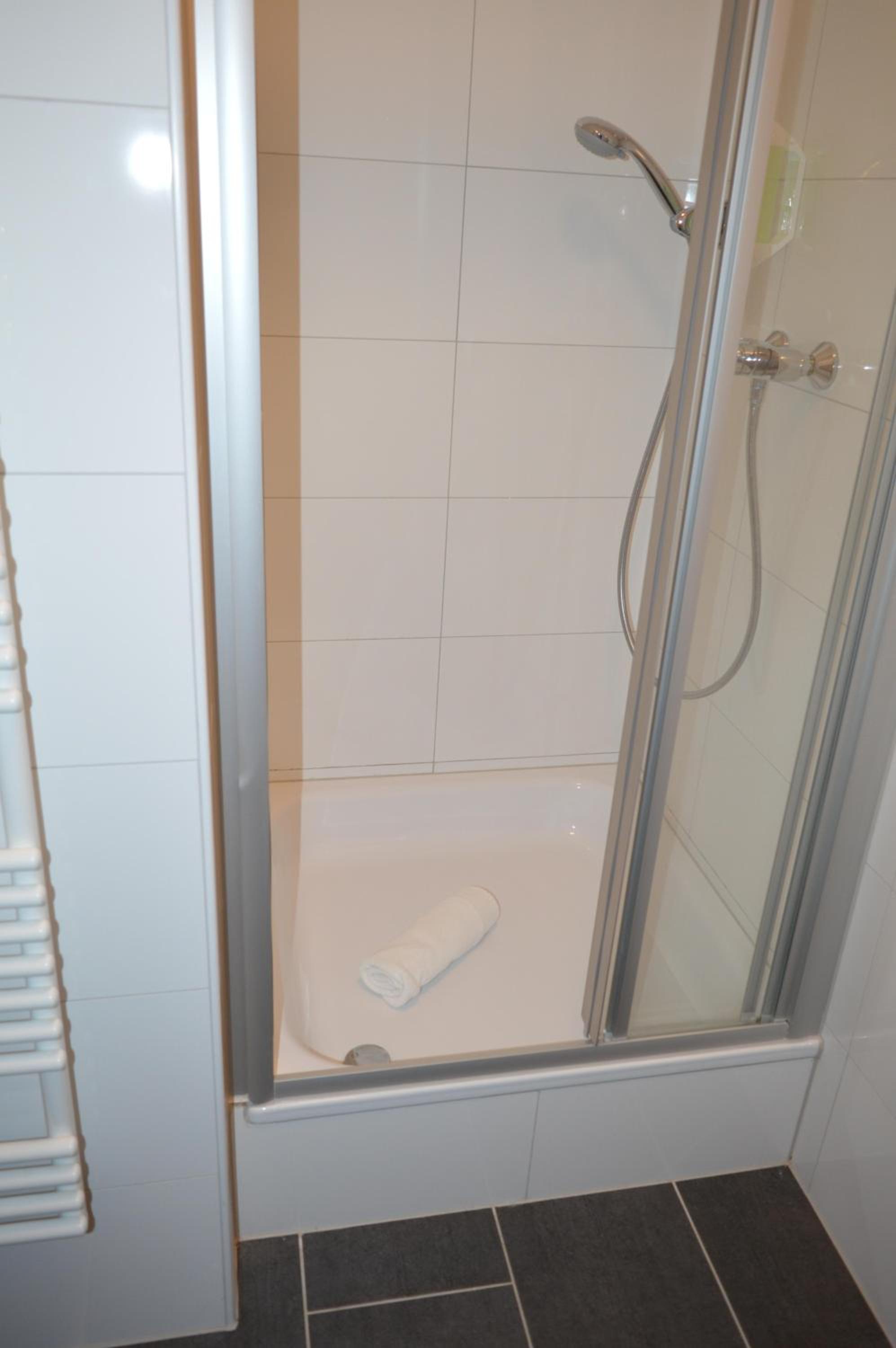 Single Room with Private Bathroom photo 3