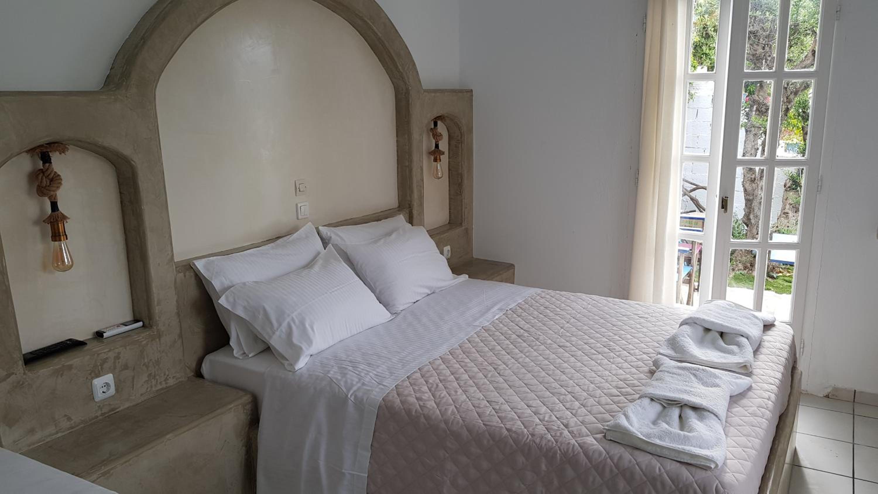 Chambre Double ou Lits Jumeaux - Vue Partielle sur Mer