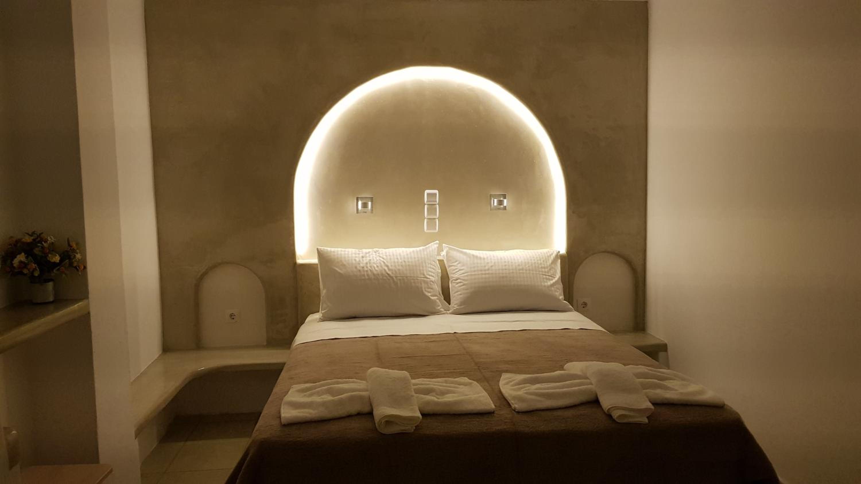 Double or Twin Room with Partial Sea View photo 2