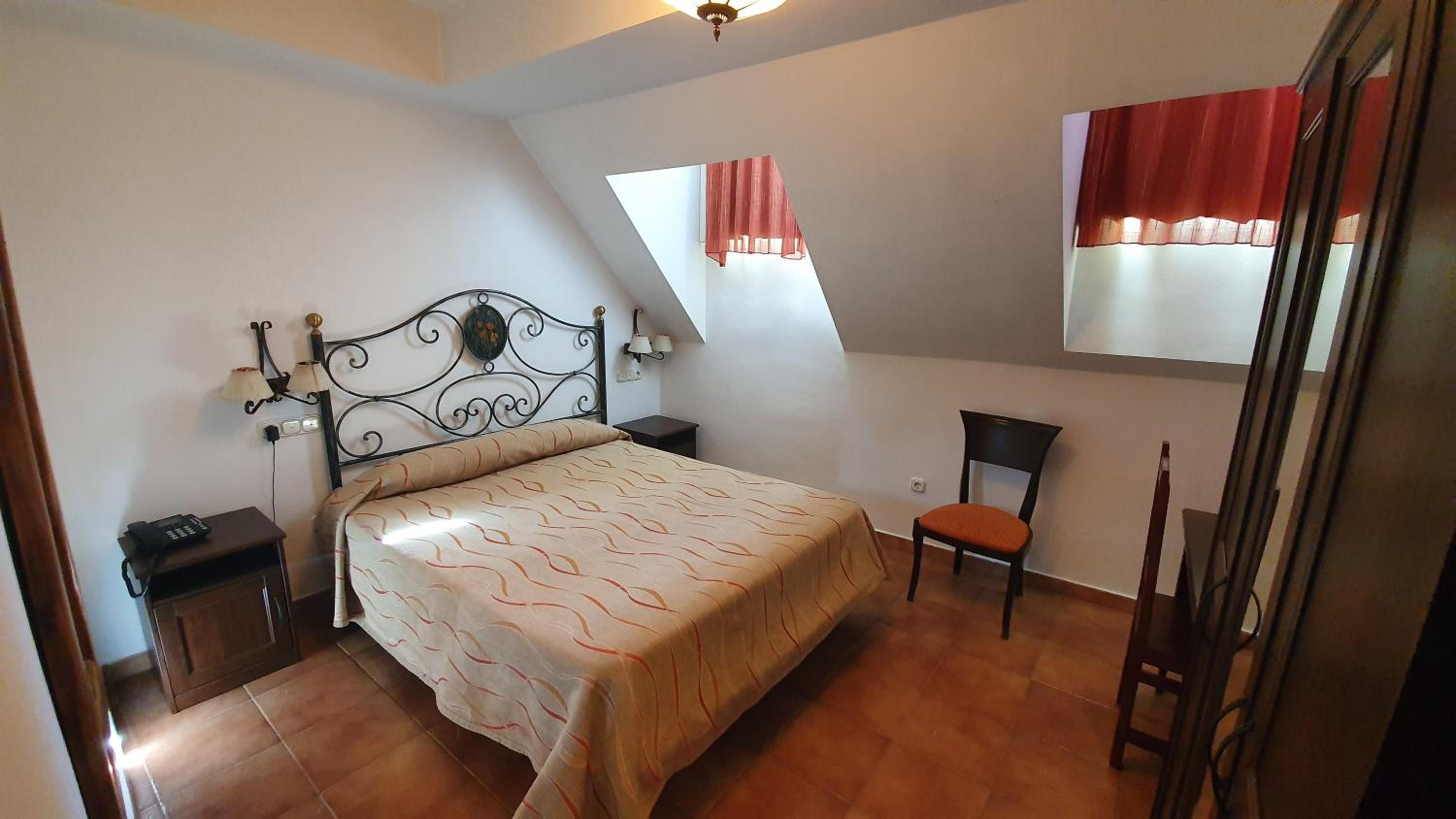 Interior Double or Twin Room - Photo 16
