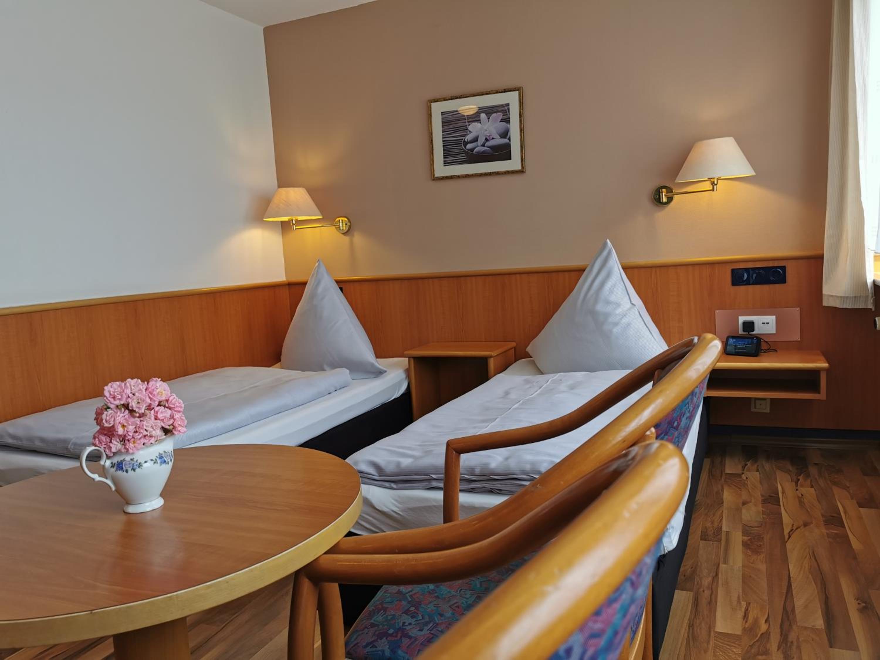 Standard Double Room - Photo 13