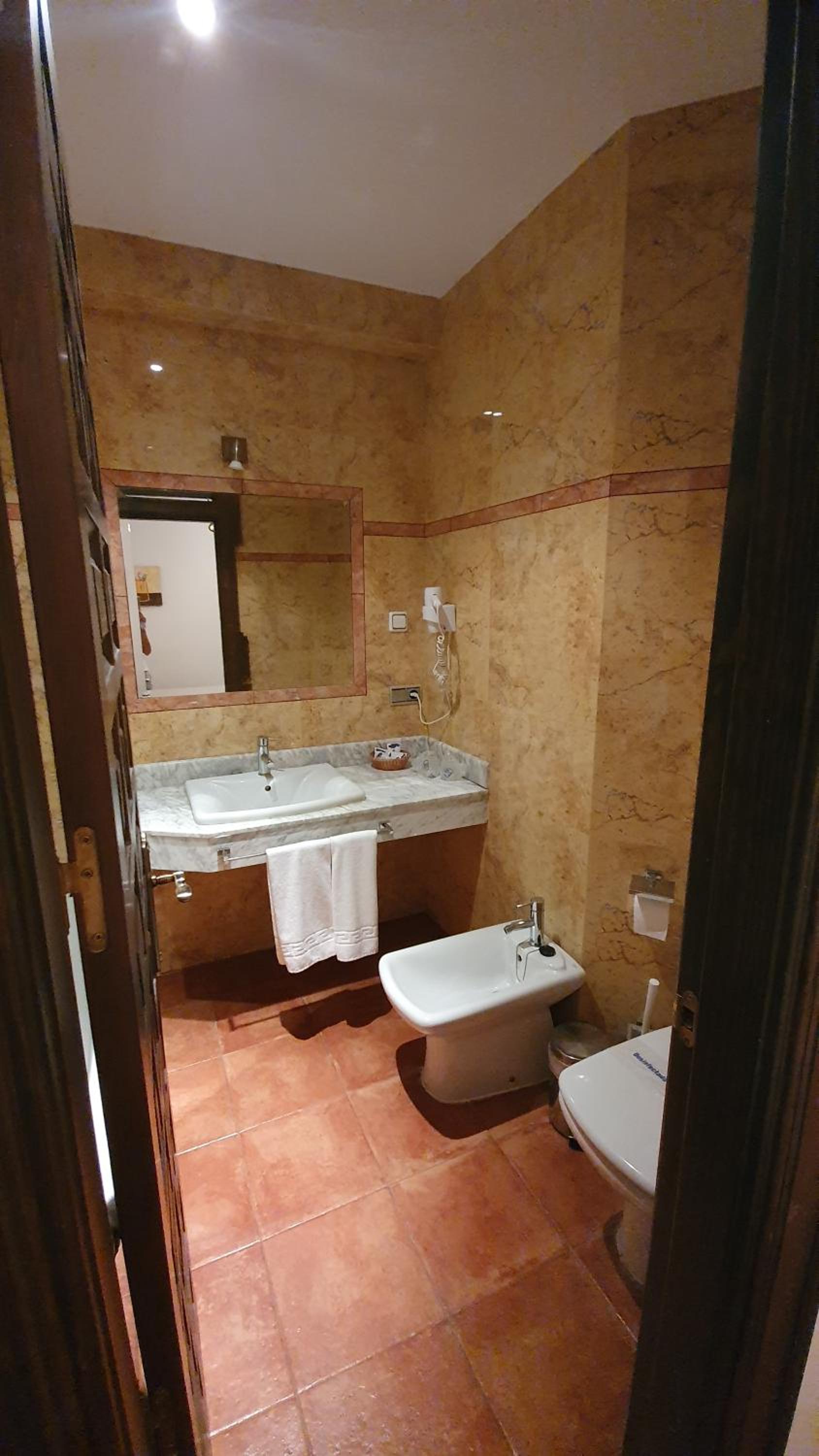 Interior Double or Twin Room - Photo 12