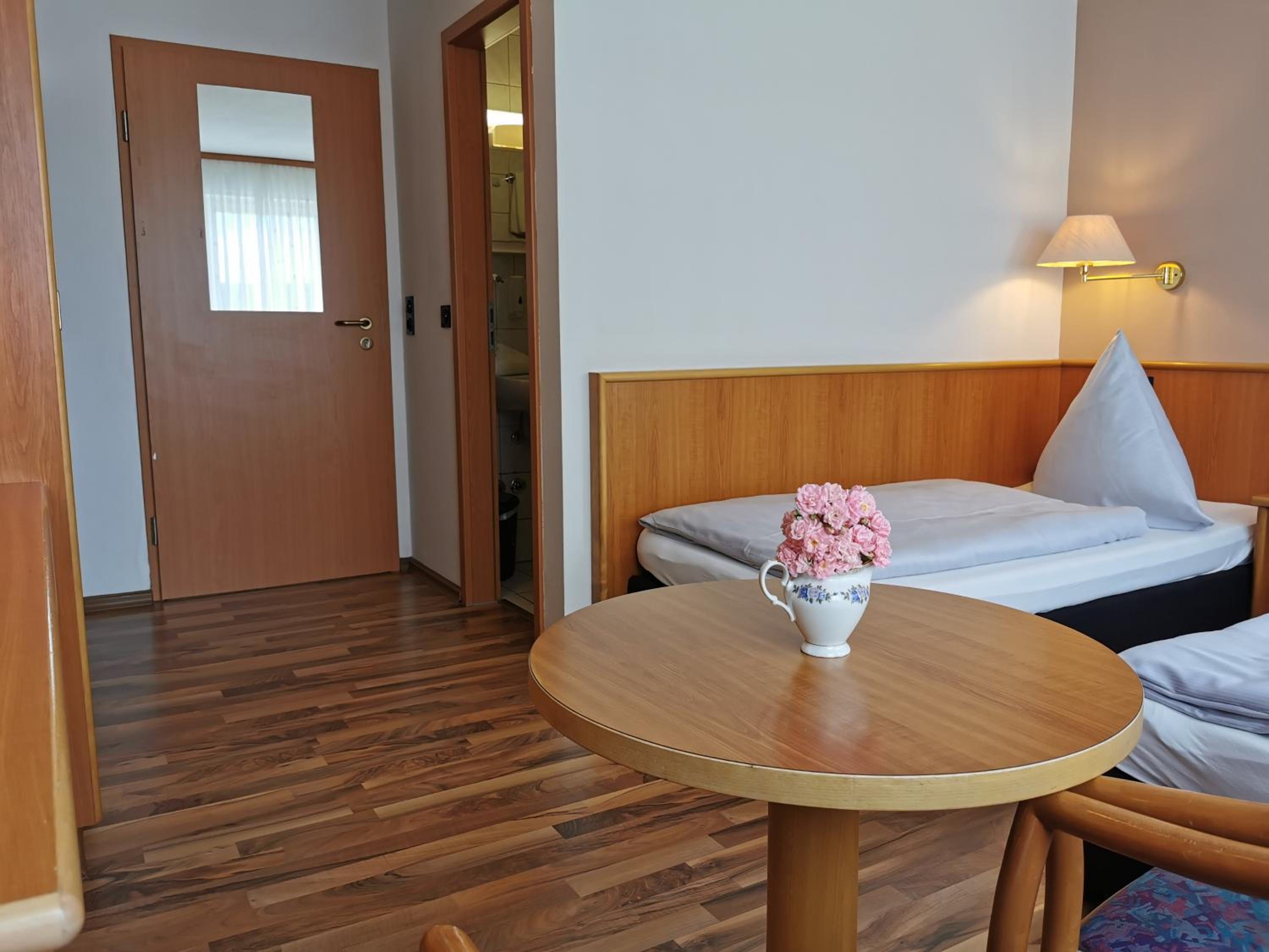 Standard Double Room - Photo 2