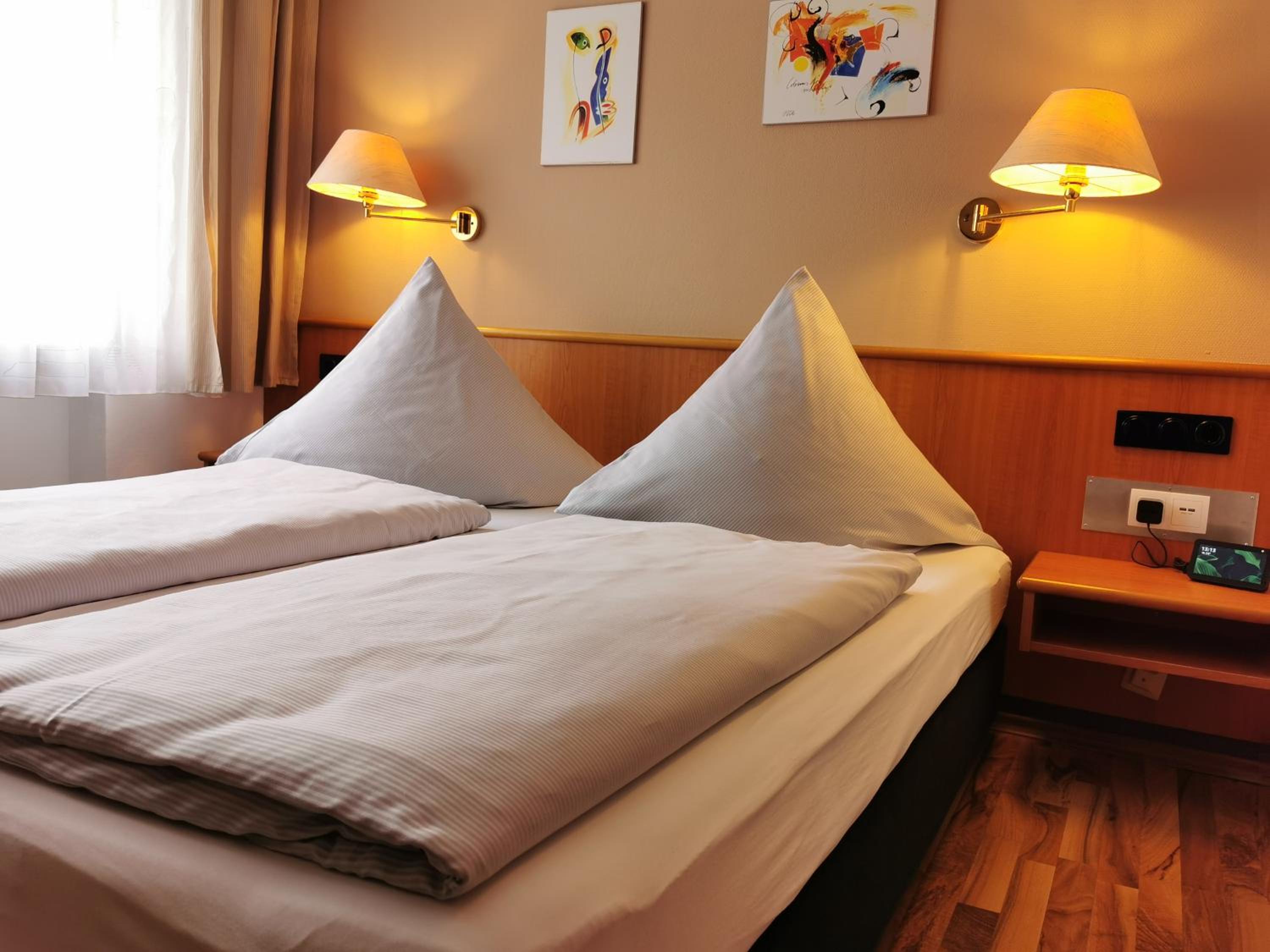 Standard Double Room - Photo 10