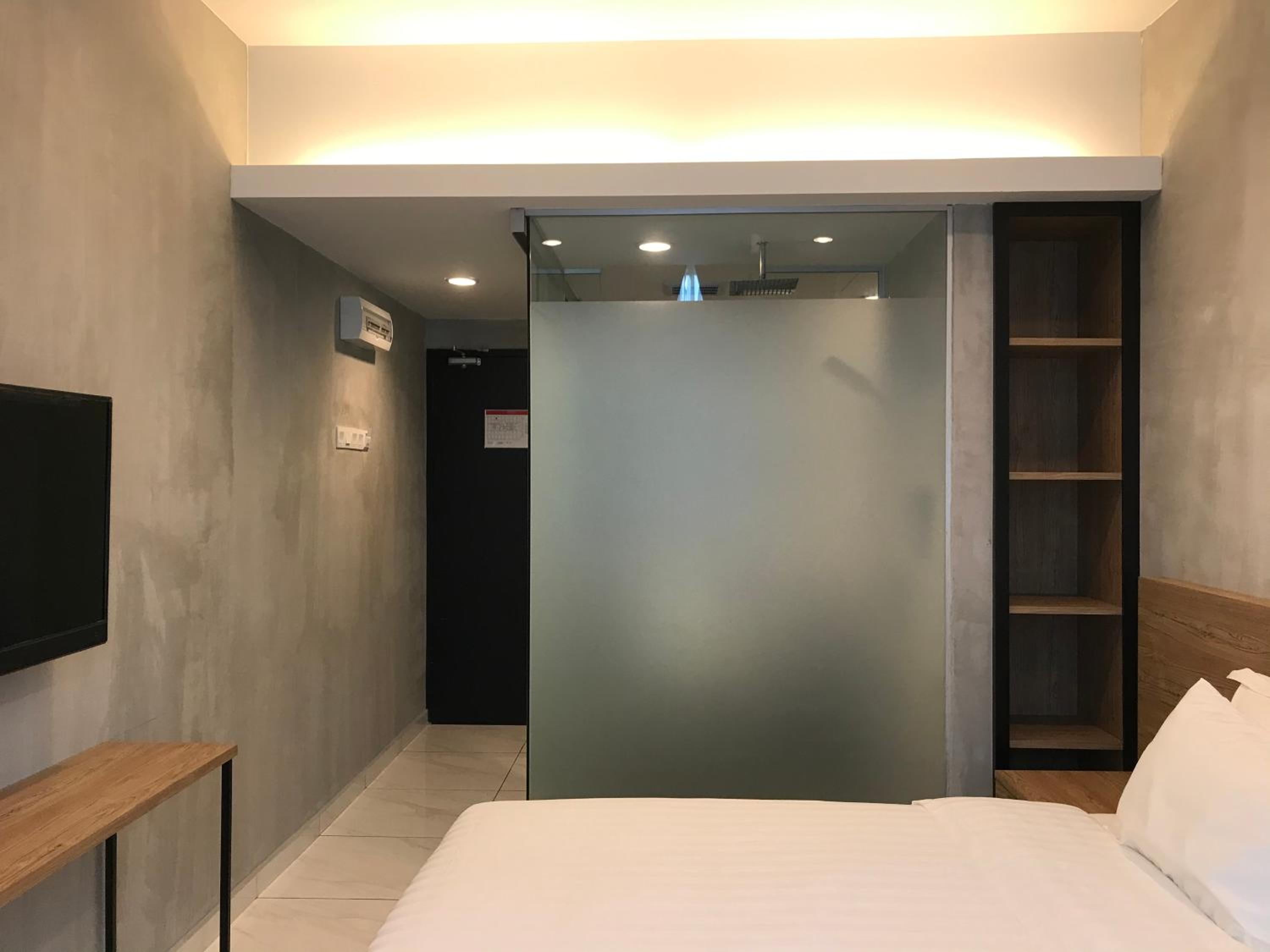 Standard King Room - Photo 5