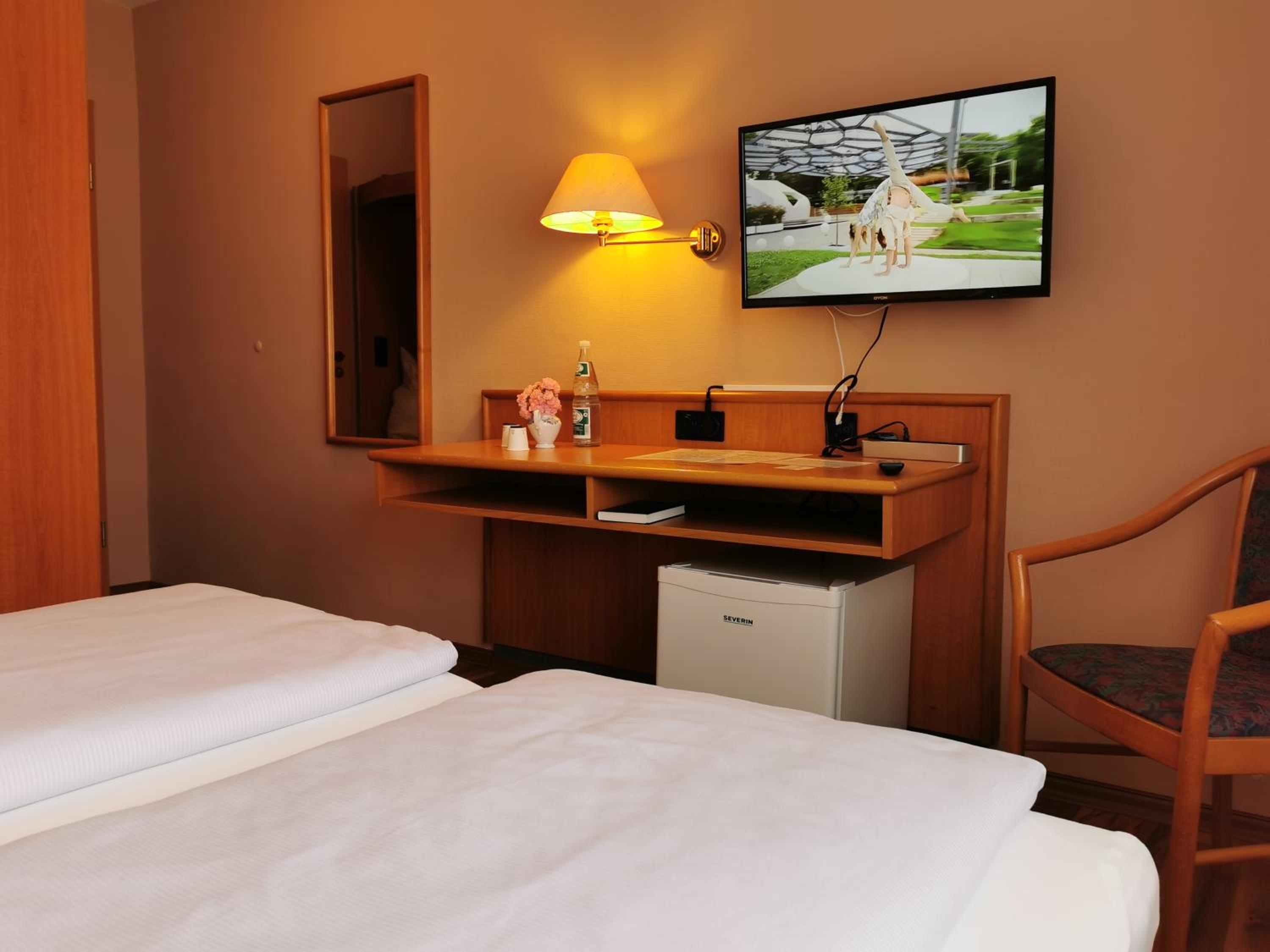 Standard Double Room - Photo 8