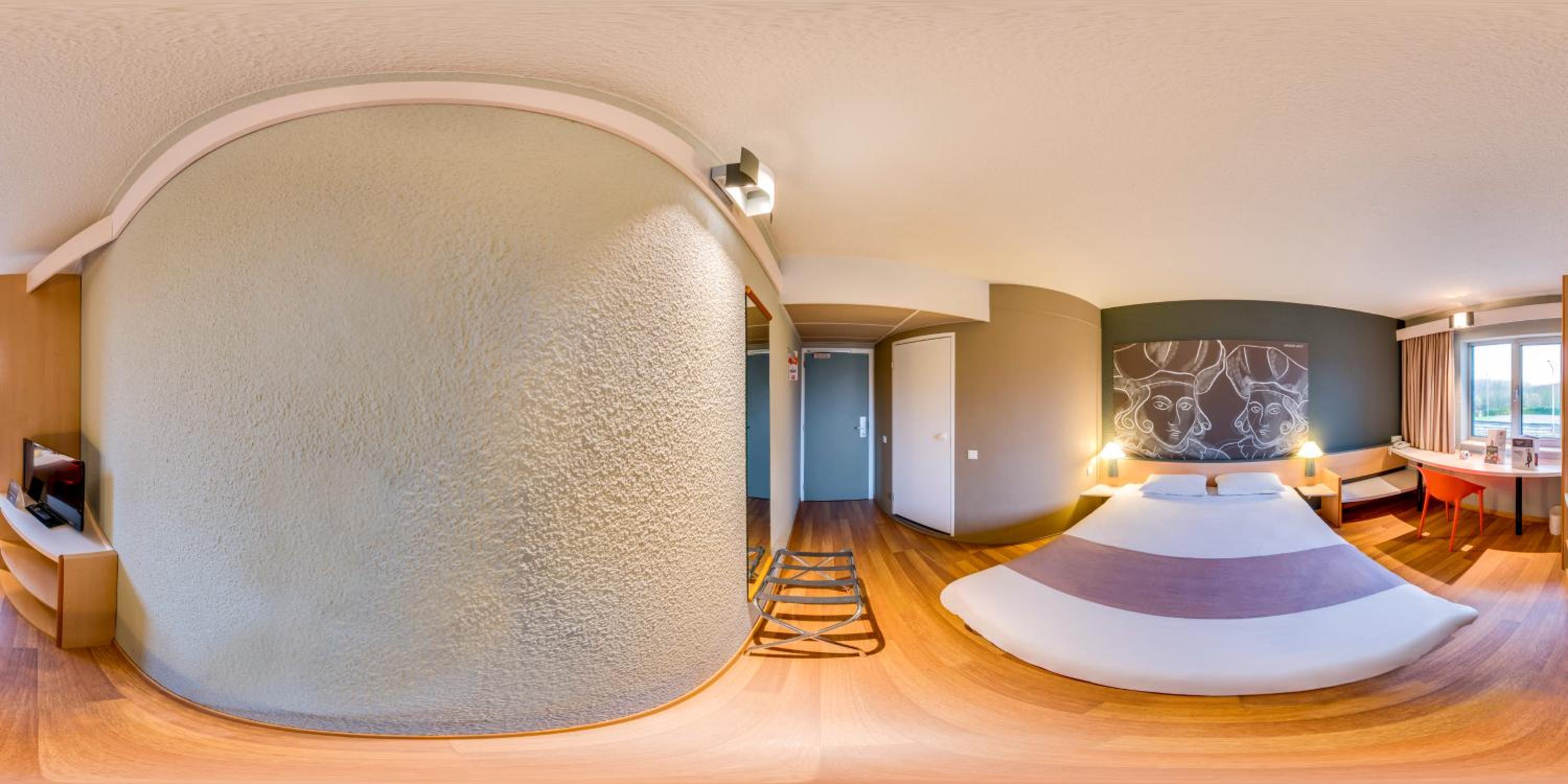 Superior Room with One Double Bed and One Single Bed - Photo 1