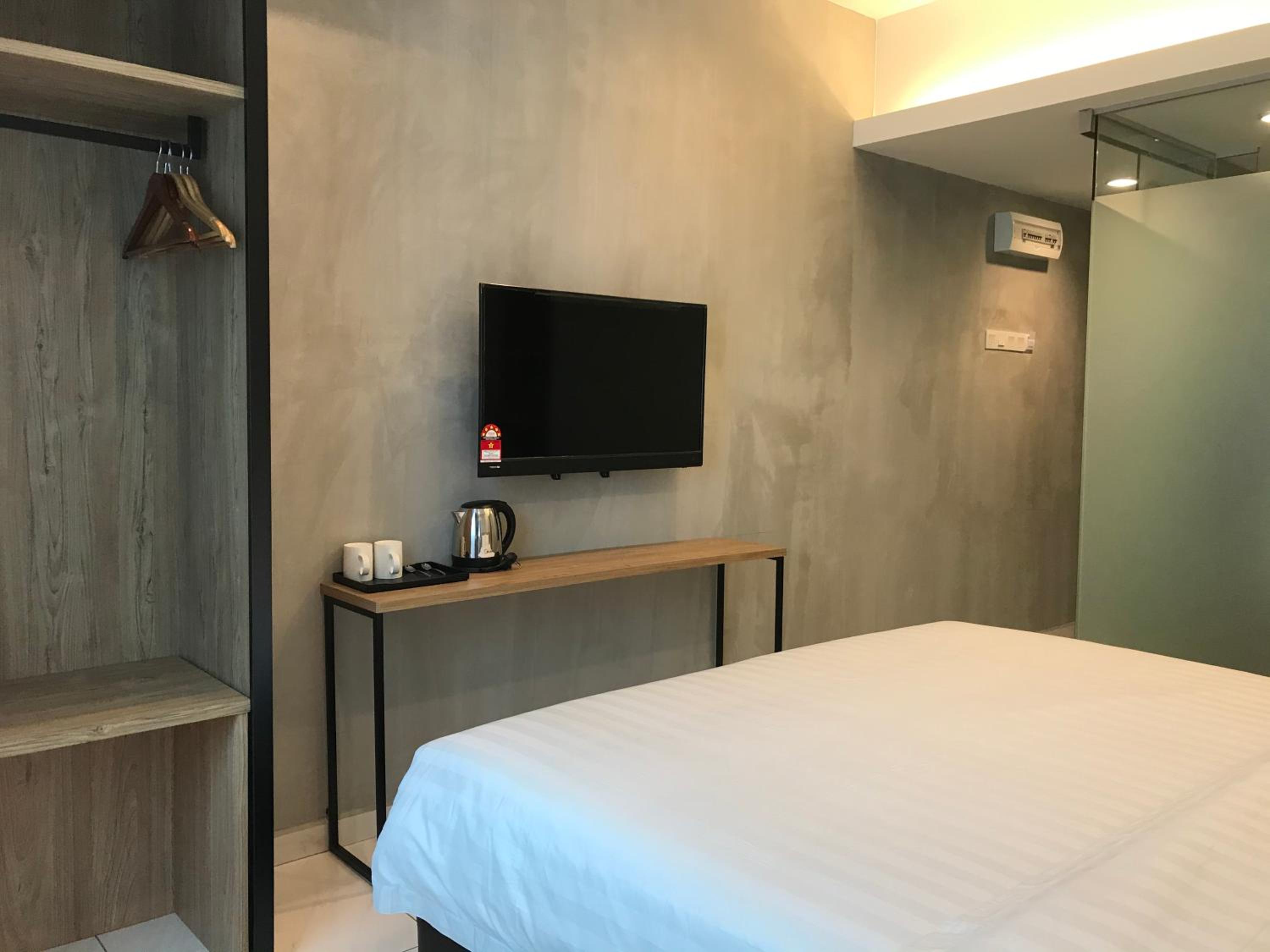 Standard King Room - Photo 6