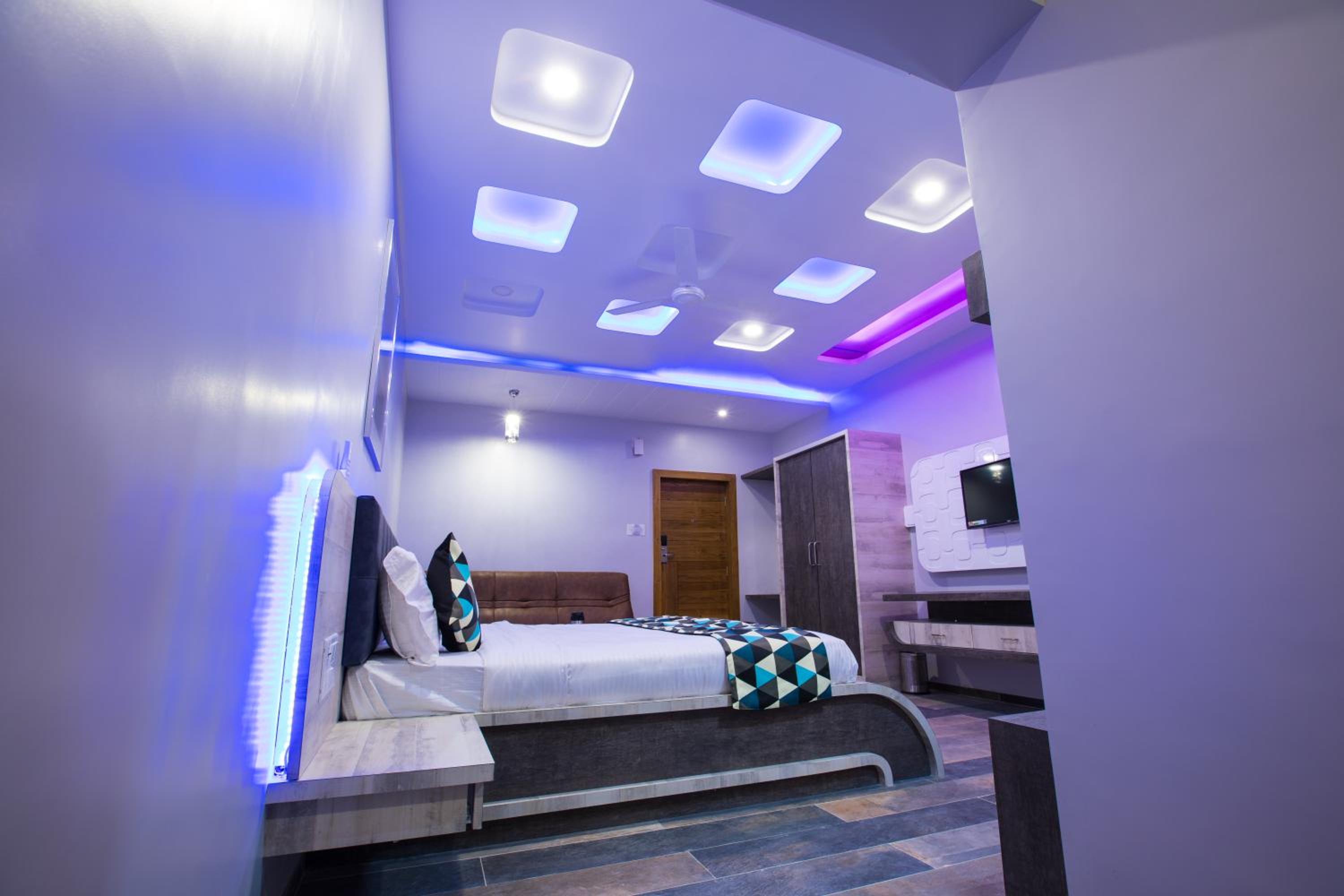 Suite - Photo 1