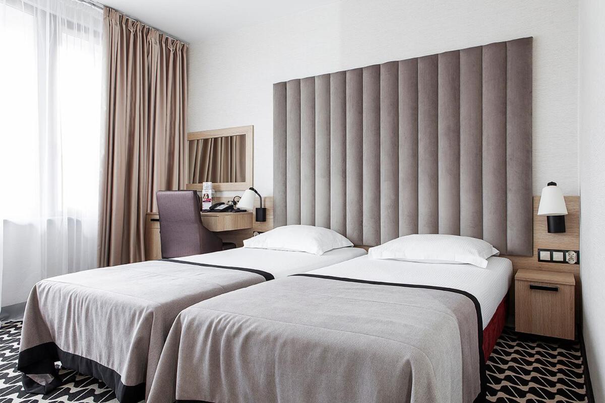 Large Premium Double or Twin Room - Photo 11