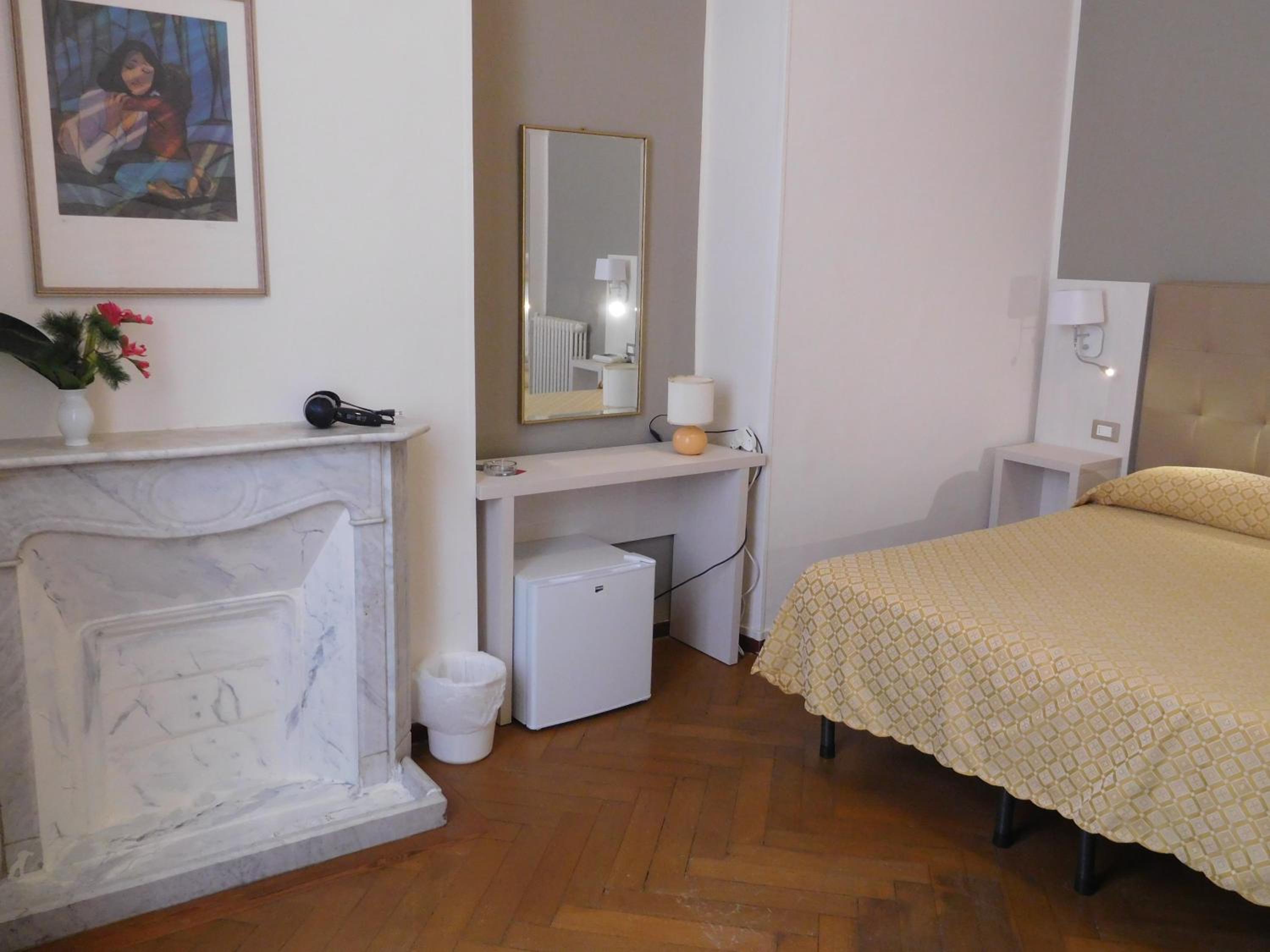 Standard Double Room - Photo 5