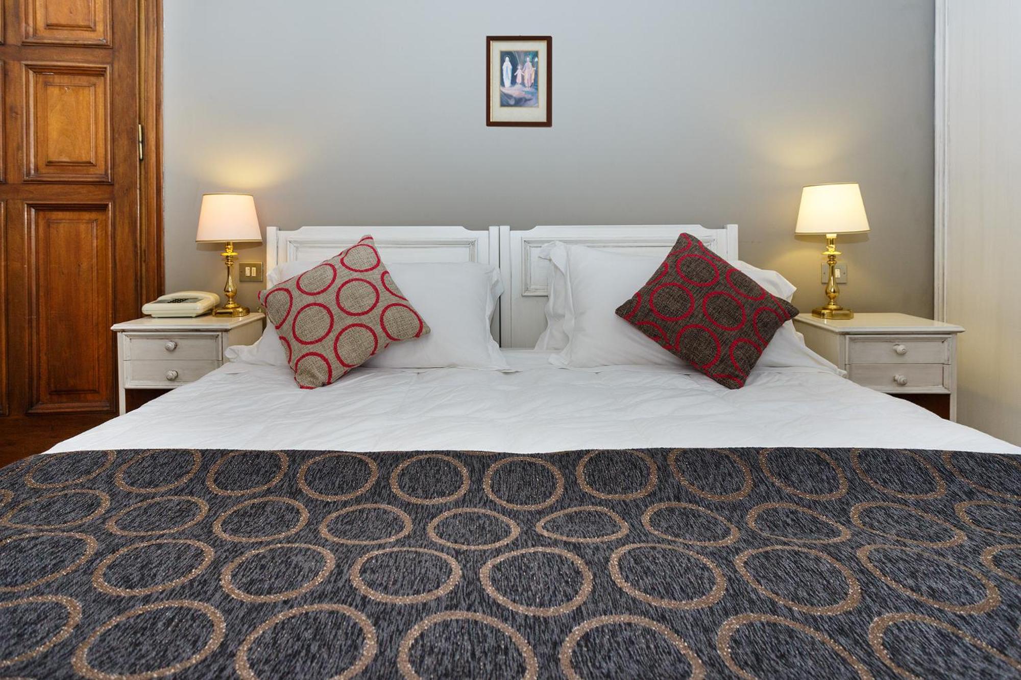 Economy Double Room - Photo 12