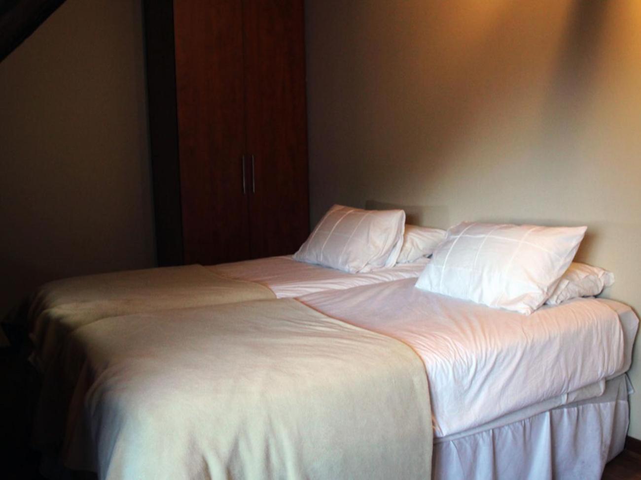Standard Twin Room with Mountain View photo 1