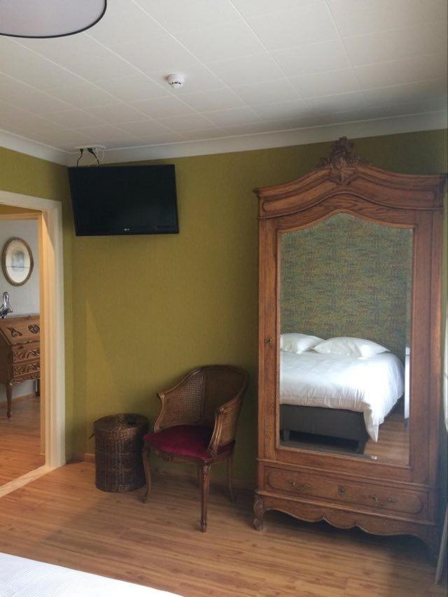 Double or Twin Room with Private Bathroom photo 1