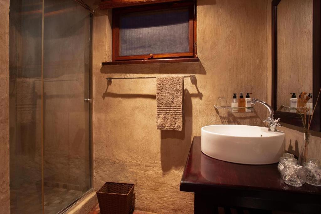 Deluxe Double Room - Photo 11
